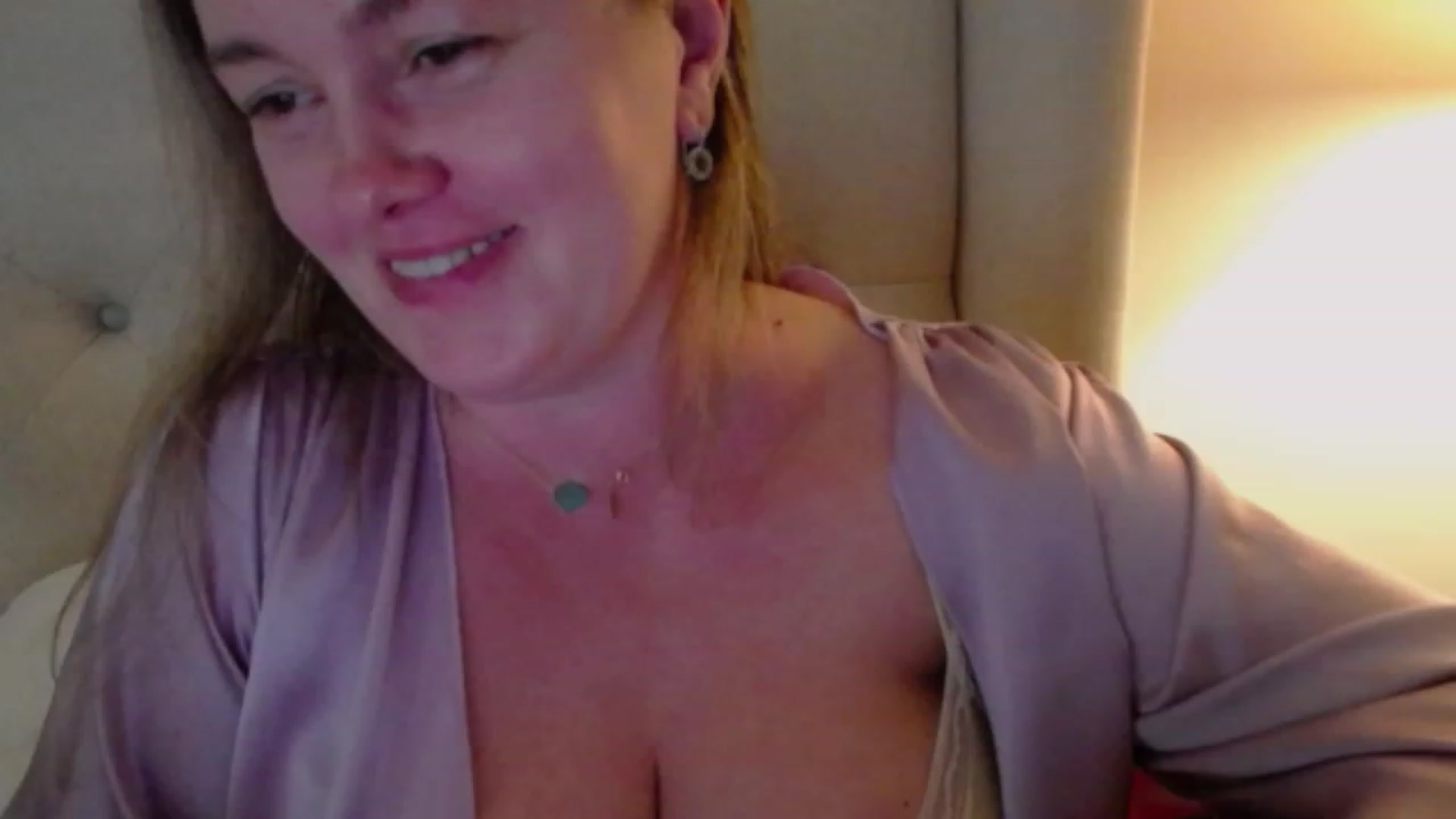 Gallery image thumbnail from J0llye's myfreecams stream on, 11/08/2023, 20:32 image 13 of 20