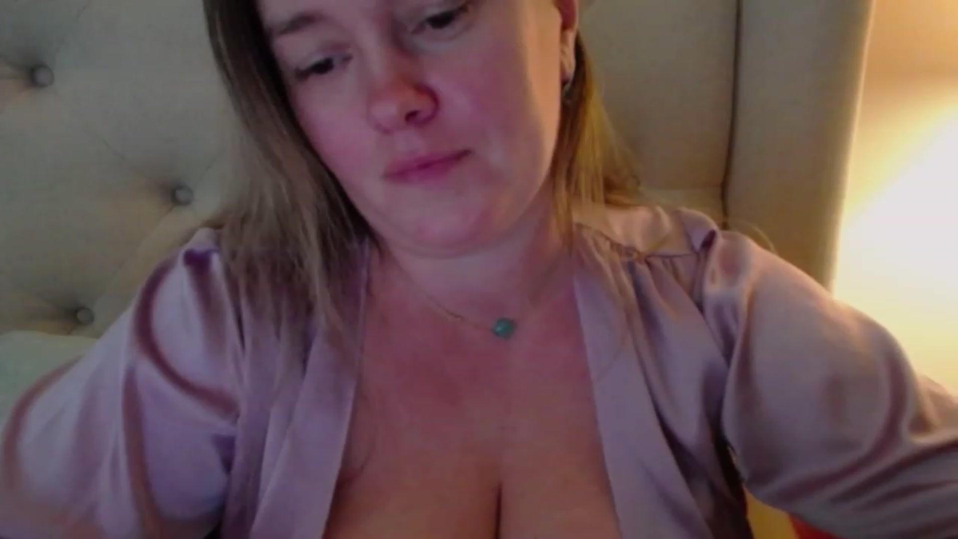 Gallery image thumbnail from J0llye's myfreecams stream on, 11/15/2023, 20:28 image 16 of 20
