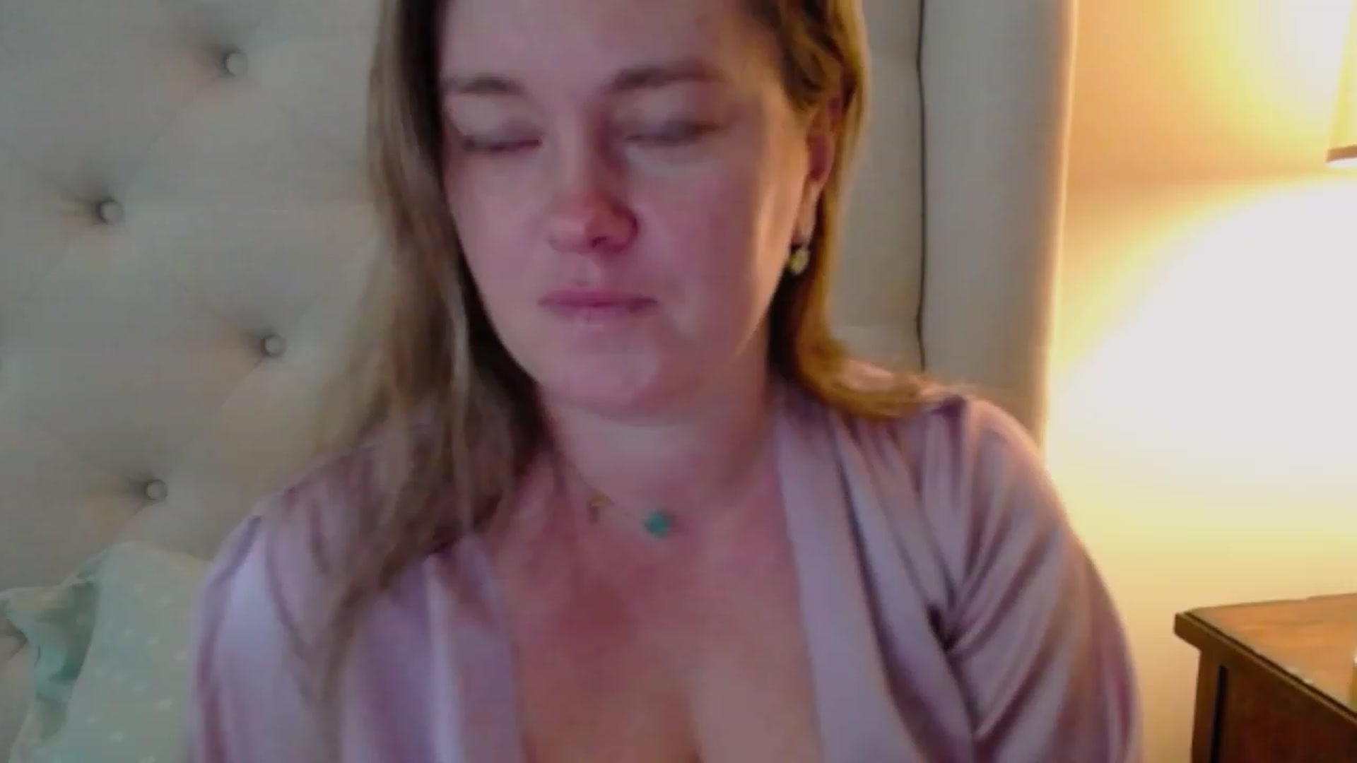Gallery image thumbnail from J0llye's myfreecams stream on, 11/17/2023, 17:05 image 18 of 20