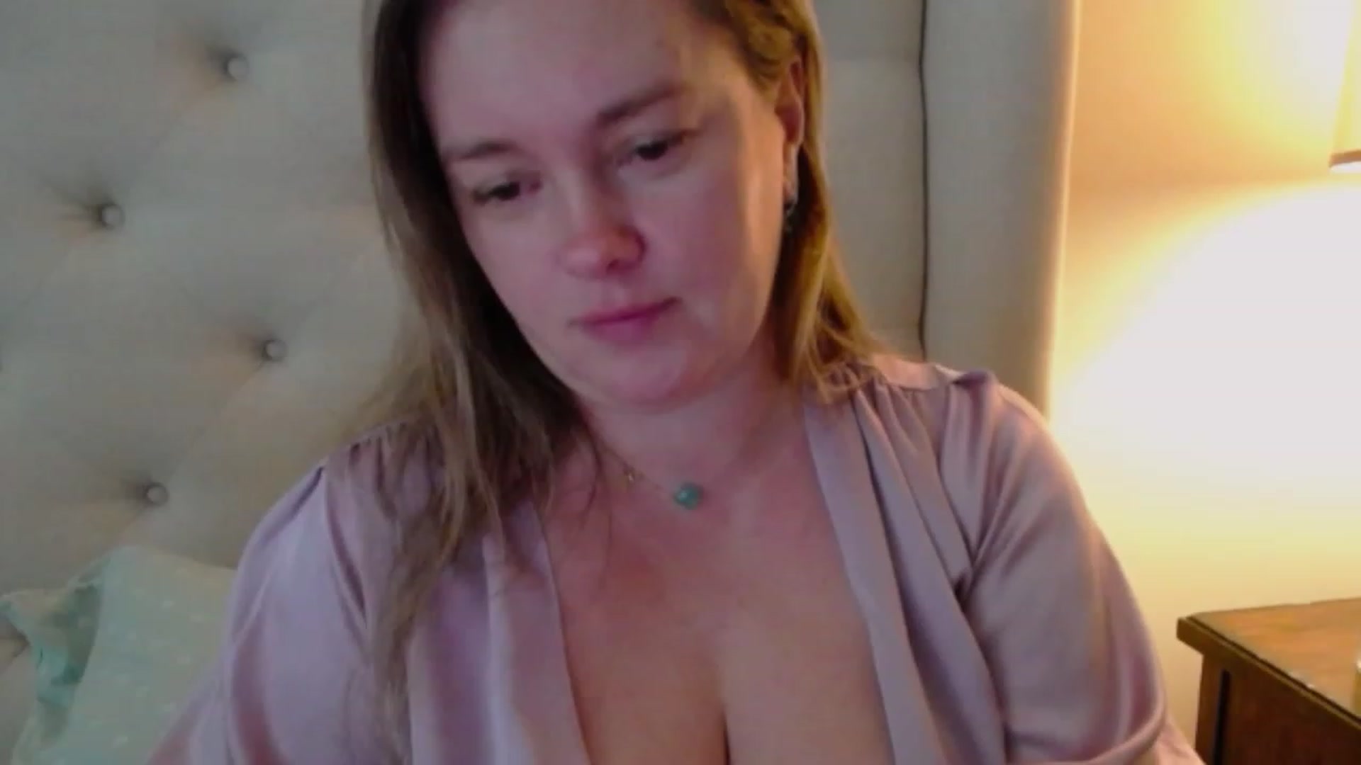 Gallery image thumbnail from J0llye's myfreecams stream on, 11/17/2023, 17:05 image 15 of 20