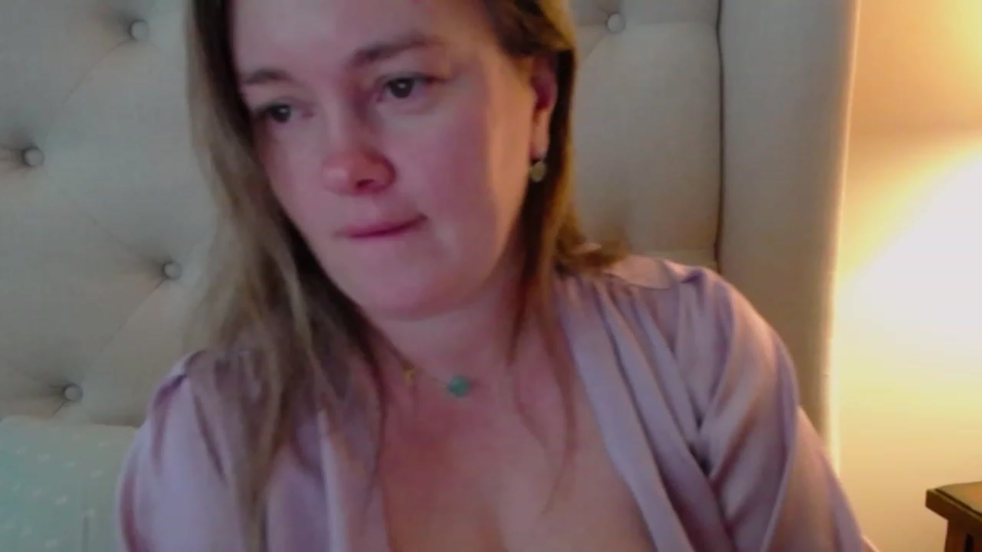 Gallery image thumbnail from J0llye's myfreecams stream on, 11/17/2023, 17:29 image 4 of 20