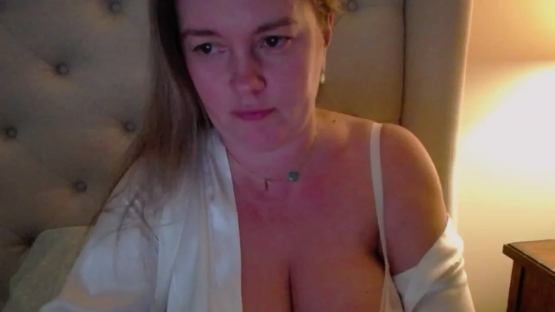 Gallery image thumbnail from J0llye's myfreecams stream on, 11/19/2023, 21:56 image 2 of 20
