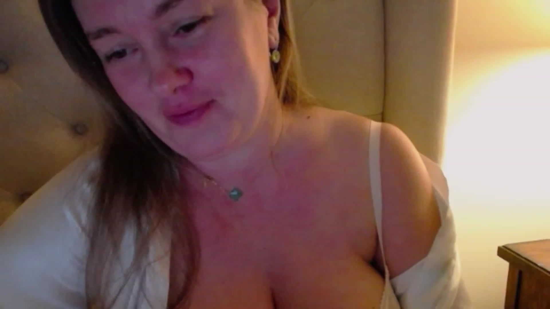 Gallery image thumbnail from J0llye's myfreecams stream on, 11/22/2023, 04:53 image 4 of 20