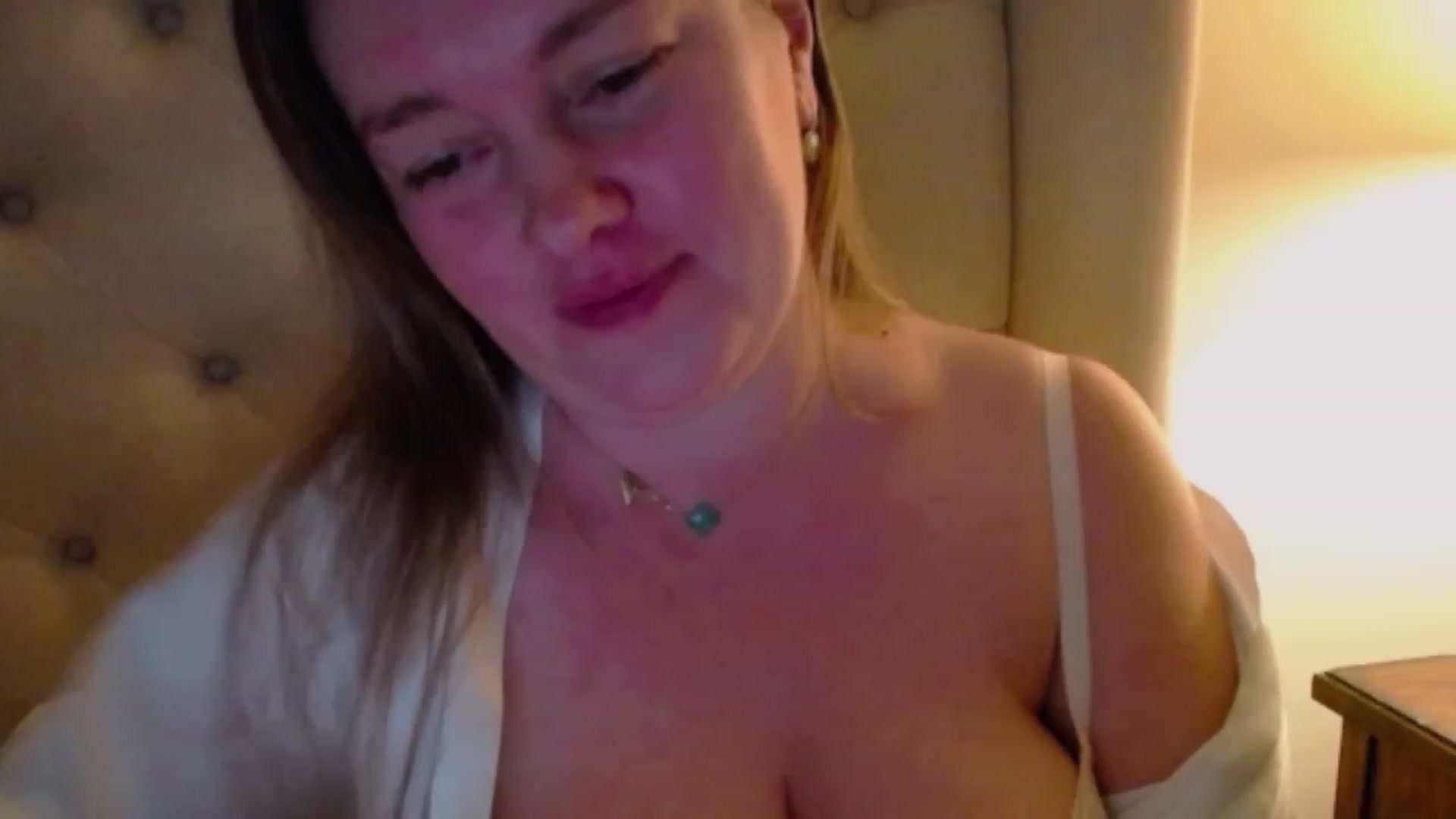 Gallery image thumbnail from J0llye's myfreecams stream on, 11/22/2023, 04:53 image 16 of 20
