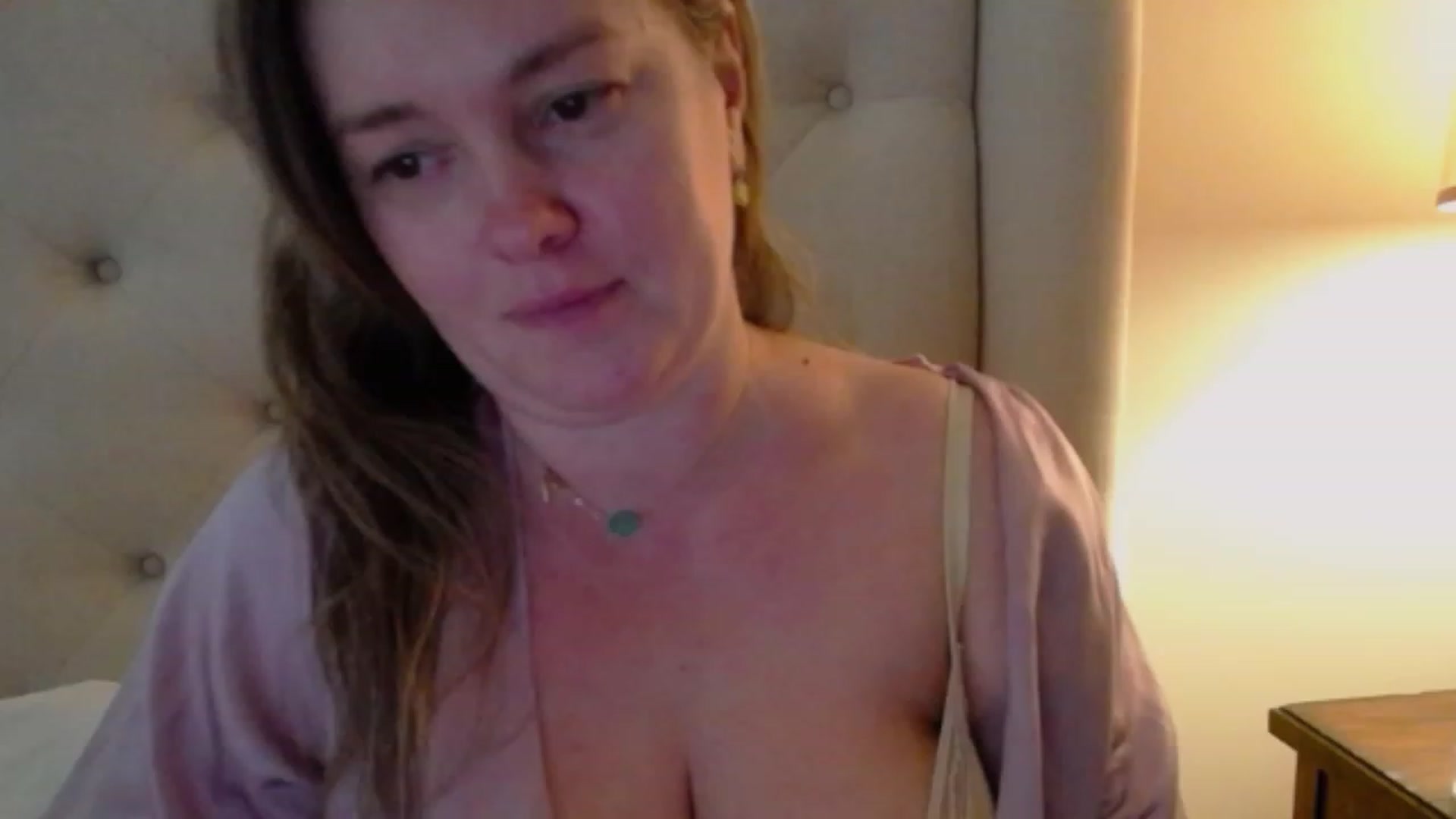 Gallery image thumbnail from J0llye's myfreecams stream on, 11/22/2023, 20:40 image 2 of 20