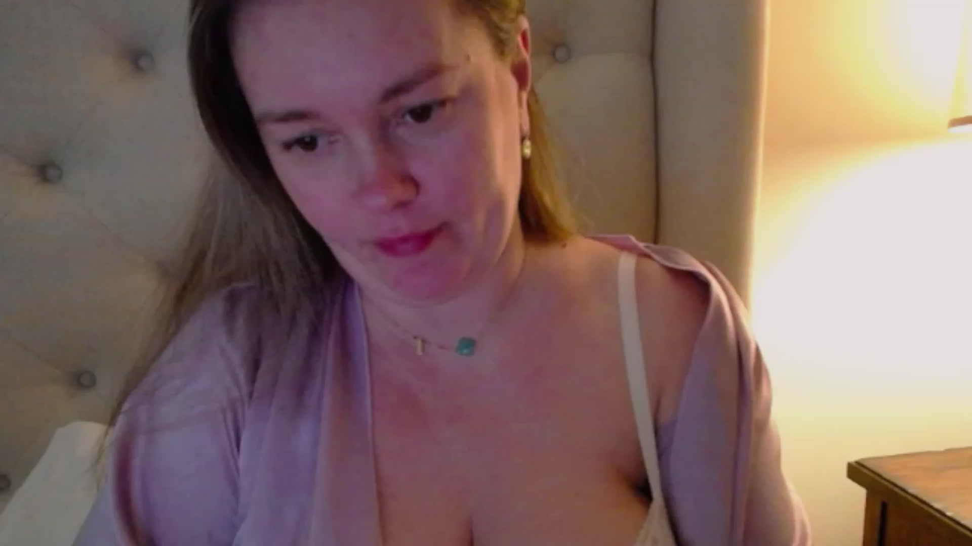 Gallery image thumbnail from J0llye's myfreecams stream on, 11/25/2023, 21:03 image 8 of 20