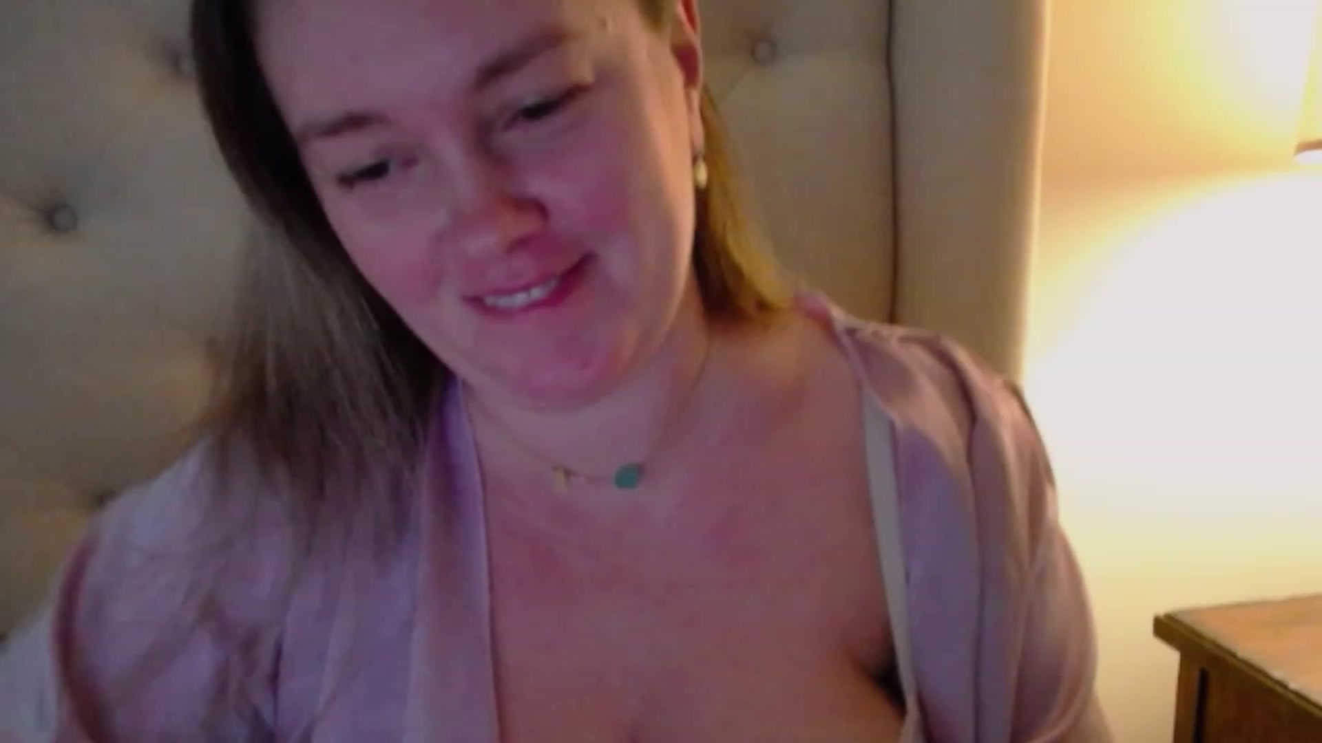Gallery image thumbnail from J0llye's myfreecams stream on, 11/25/2023, 21:03 image 16 of 20