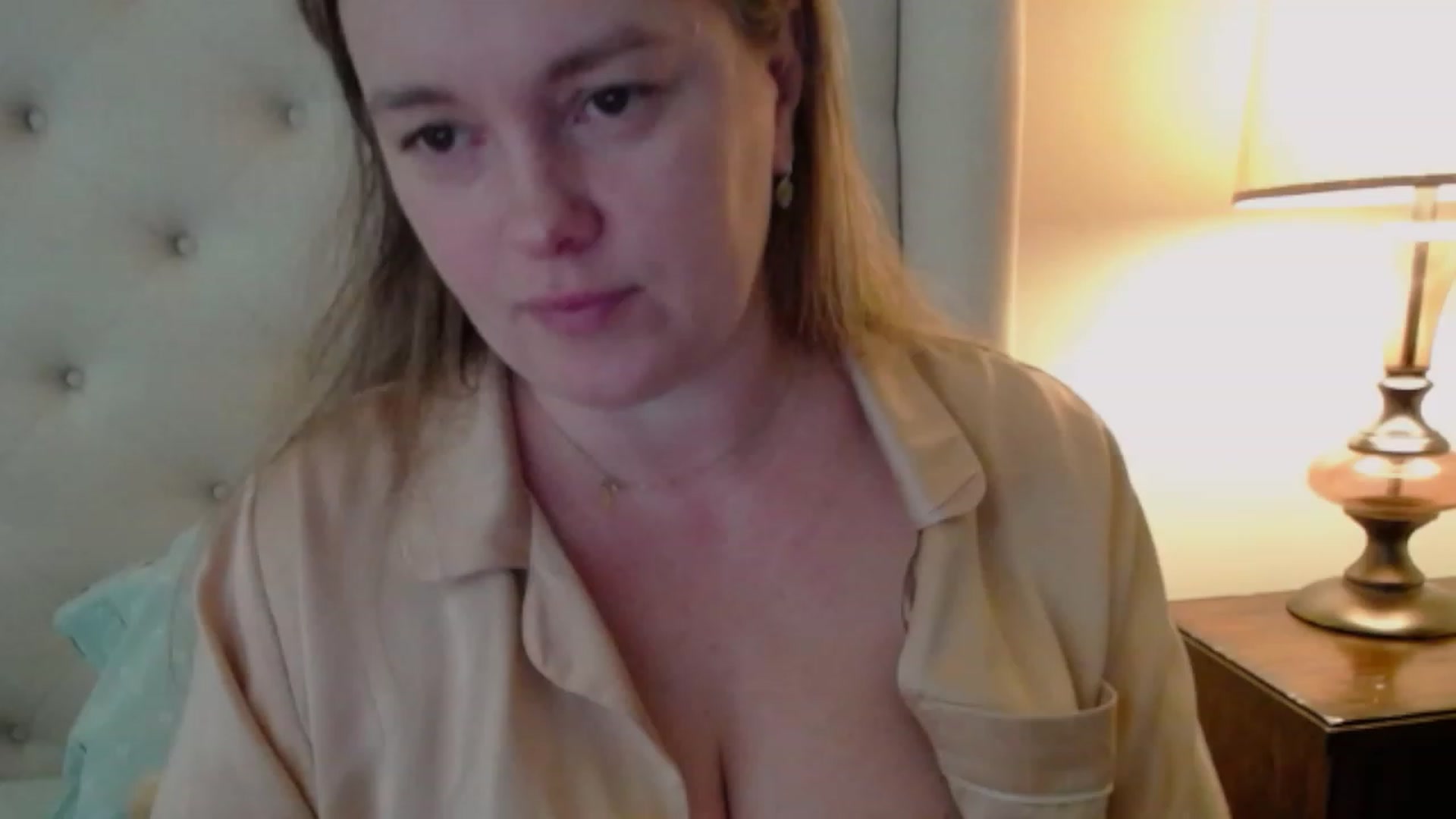 Gallery image thumbnail from J0llye's myfreecams stream on, 11/27/2023, 17:37 image 1 of 20