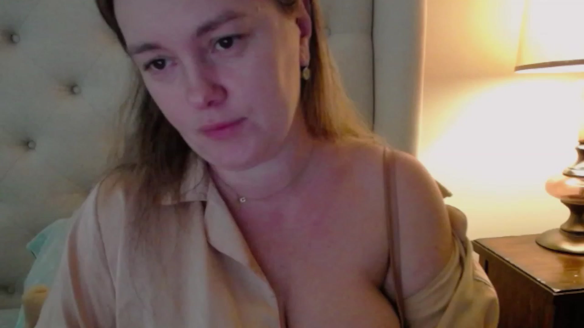 Gallery image thumbnail from J0llye's myfreecams stream on, 11/27/2023, 17:37 image 8 of 20