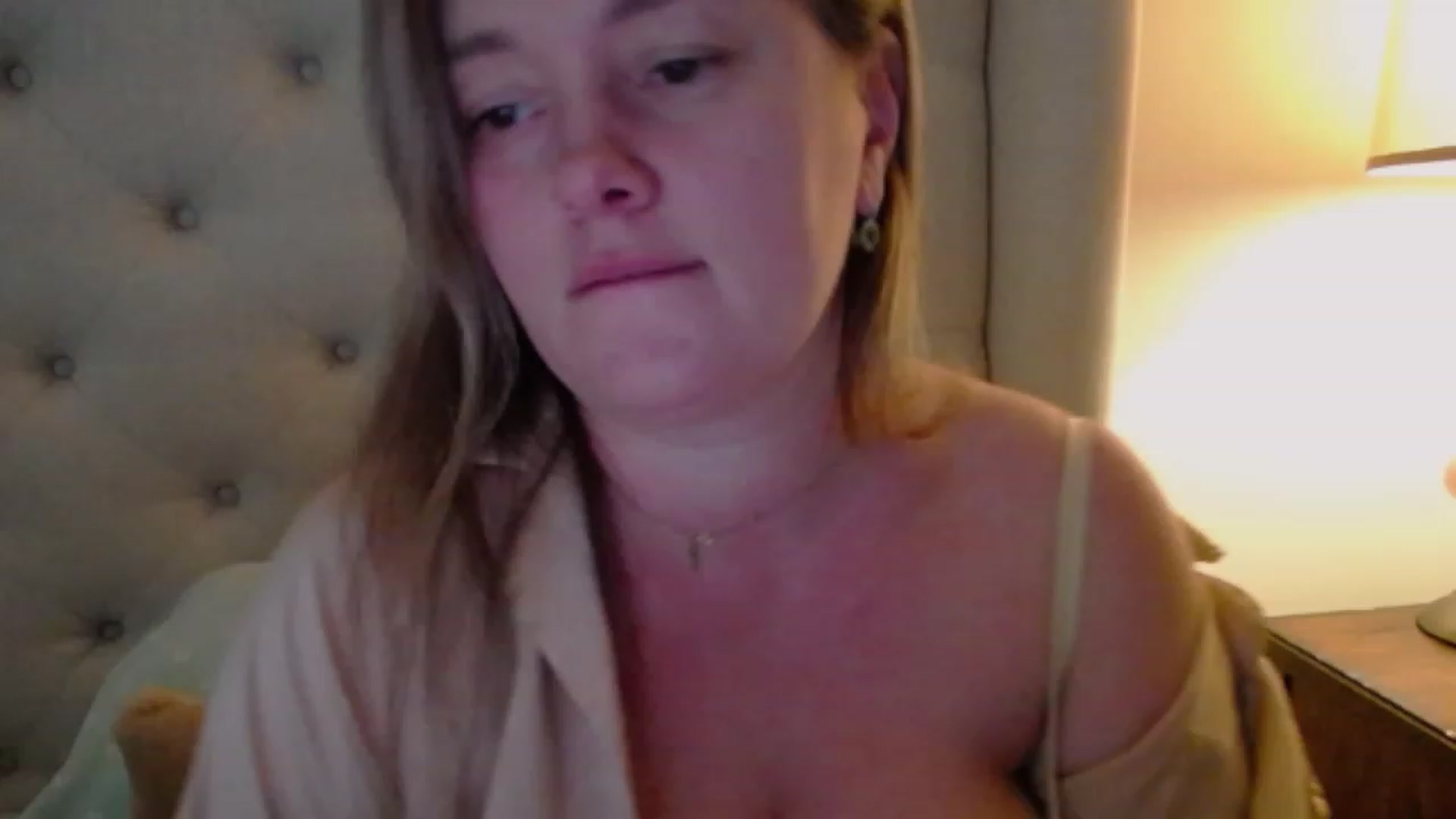Gallery image thumbnail from J0llye's myfreecams stream on, 11/27/2023, 20:49 image 17 of 20