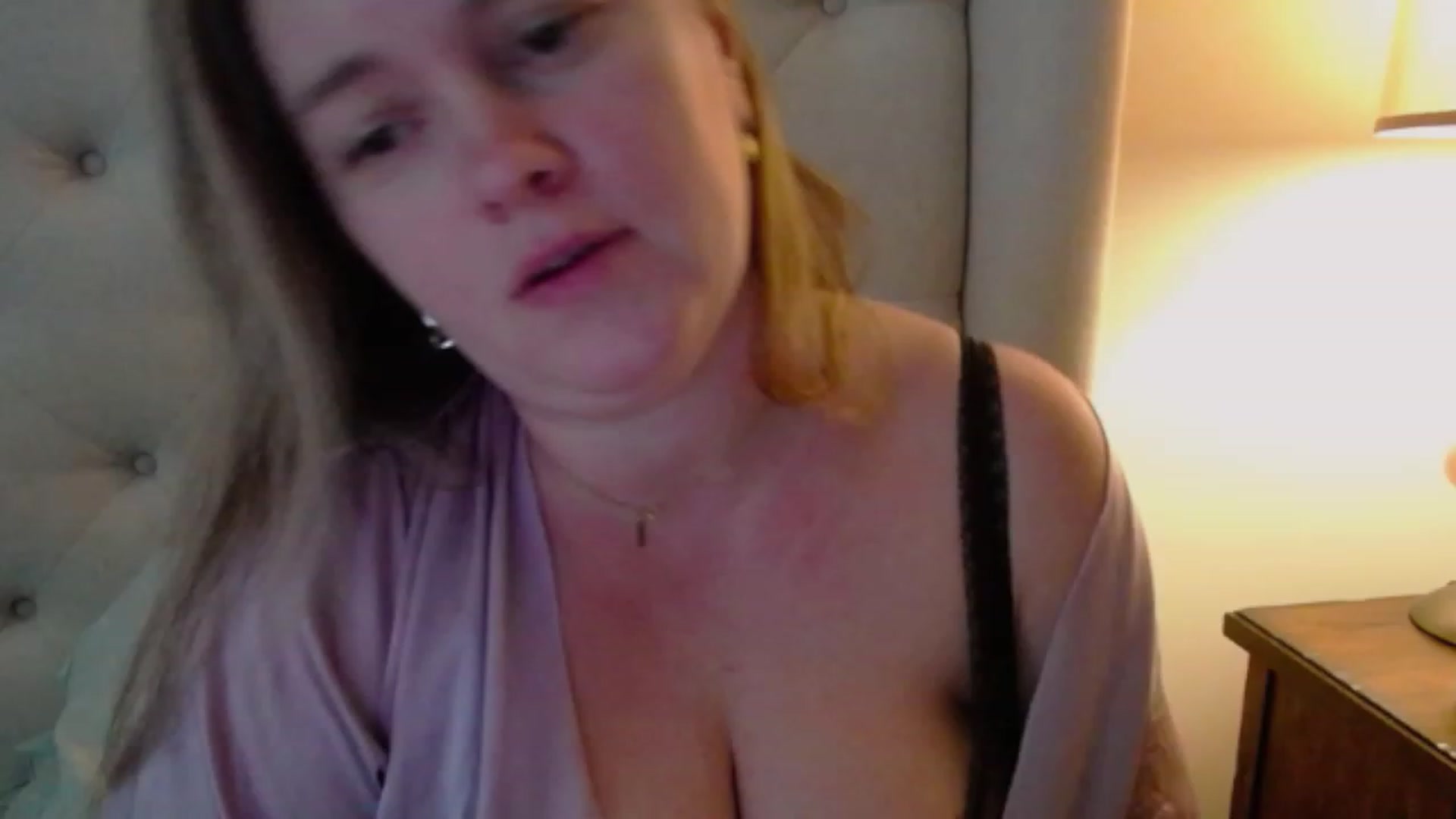 Gallery image thumbnail from J0llye's myfreecams stream on, 12/01/2023, 16:48 image 4 of 20