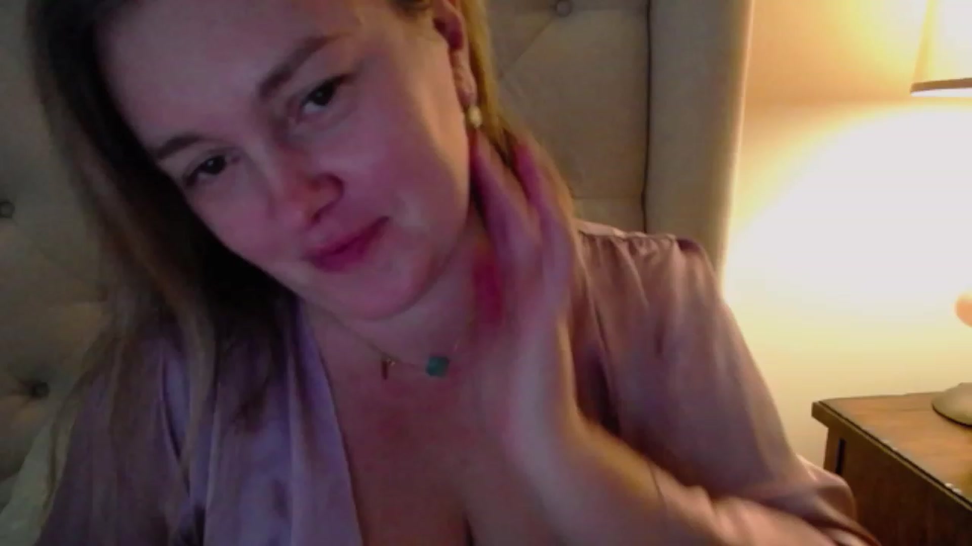 Gallery image thumbnail from J0llye's myfreecams stream on, 12/01/2023, 19:44 image 16 of 20