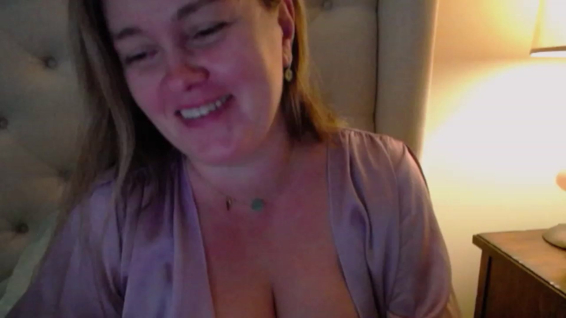 Gallery image thumbnail from J0llye's myfreecams stream on, 12/01/2023, 19:44 image 14 of 20
