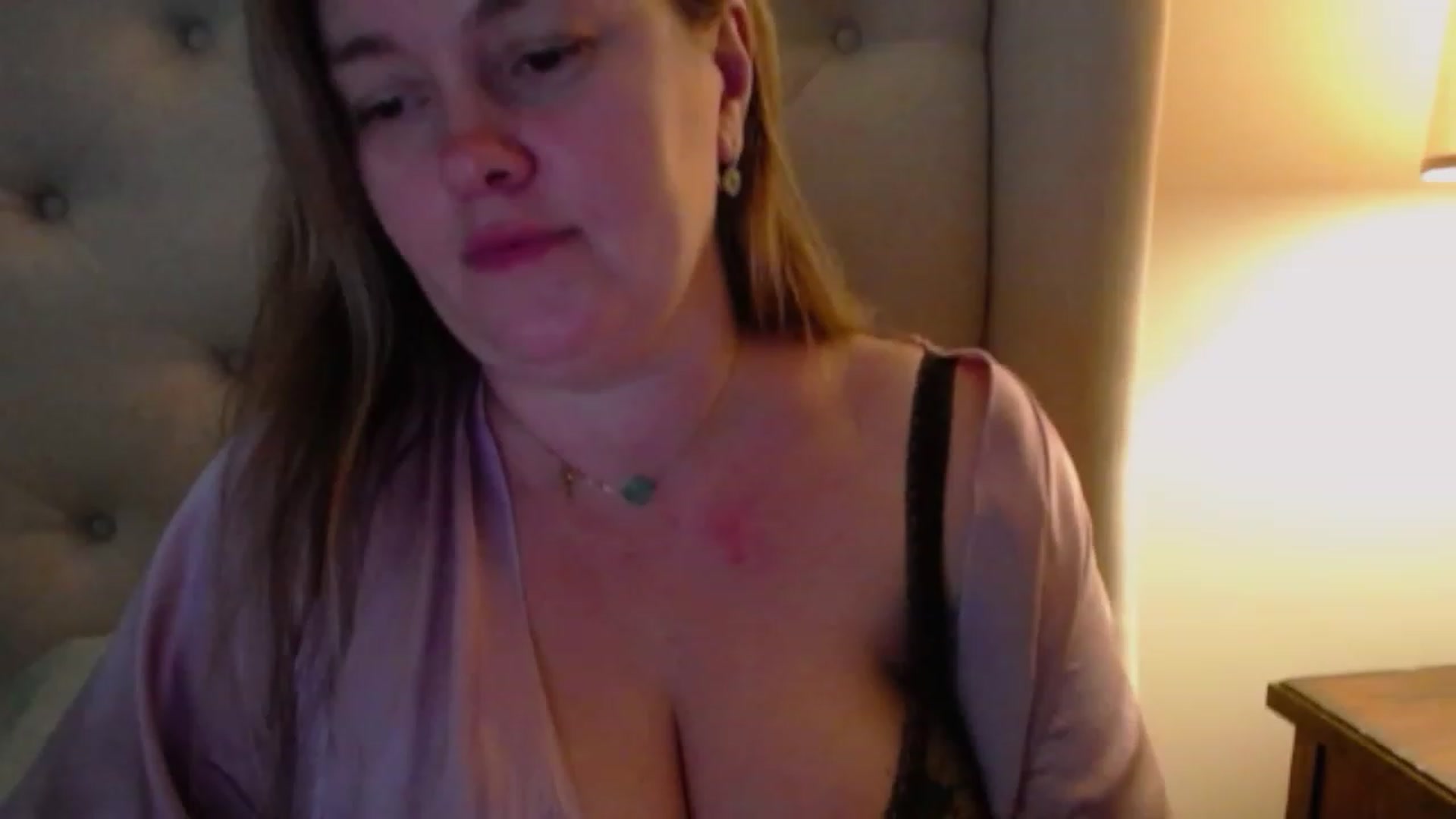 Gallery image thumbnail from J0llye's myfreecams stream on, 12/01/2023, 20:01 image 15 of 20