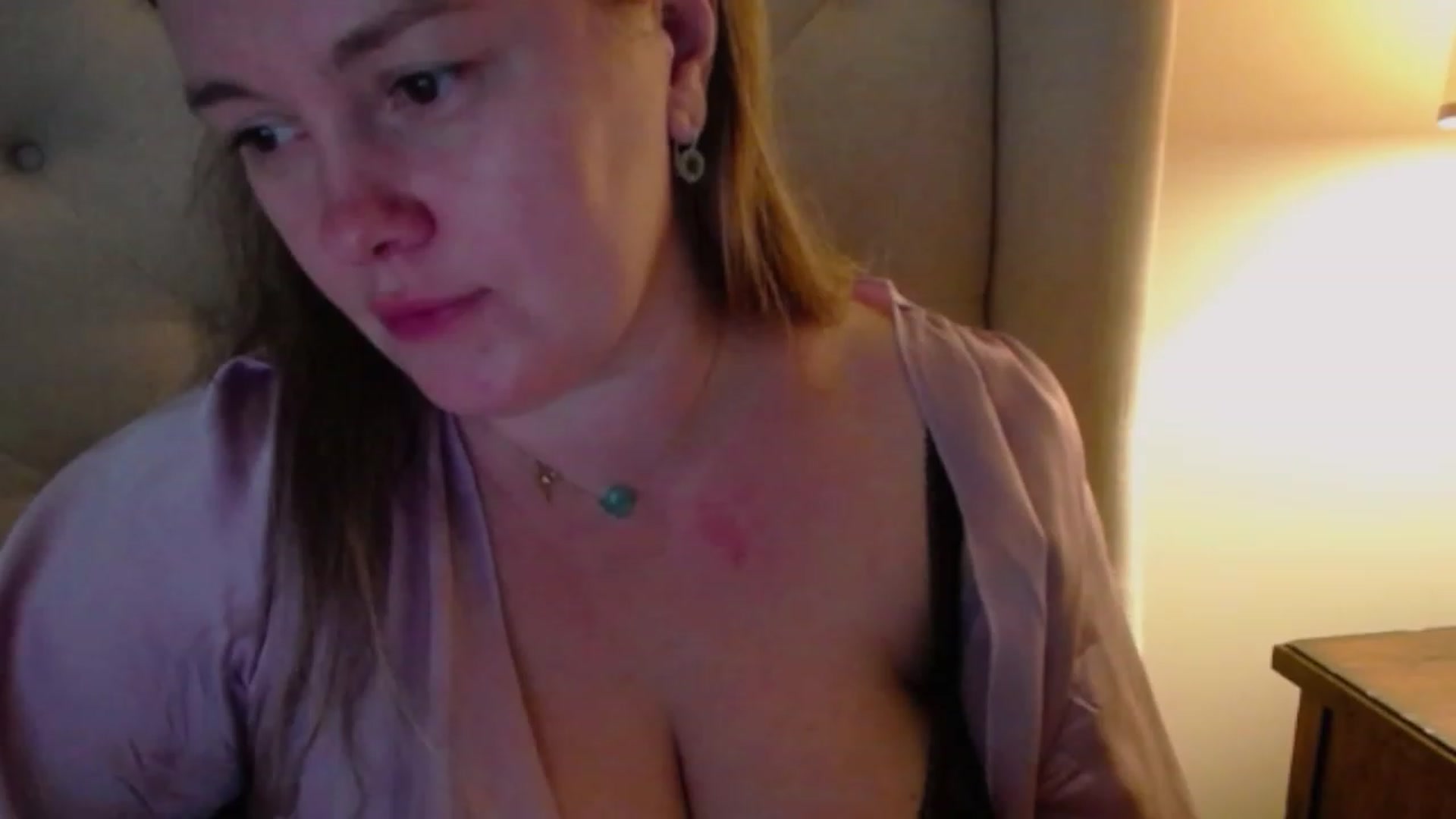 Gallery image thumbnail from J0llye's myfreecams stream on, 12/01/2023, 20:01 image 14 of 20