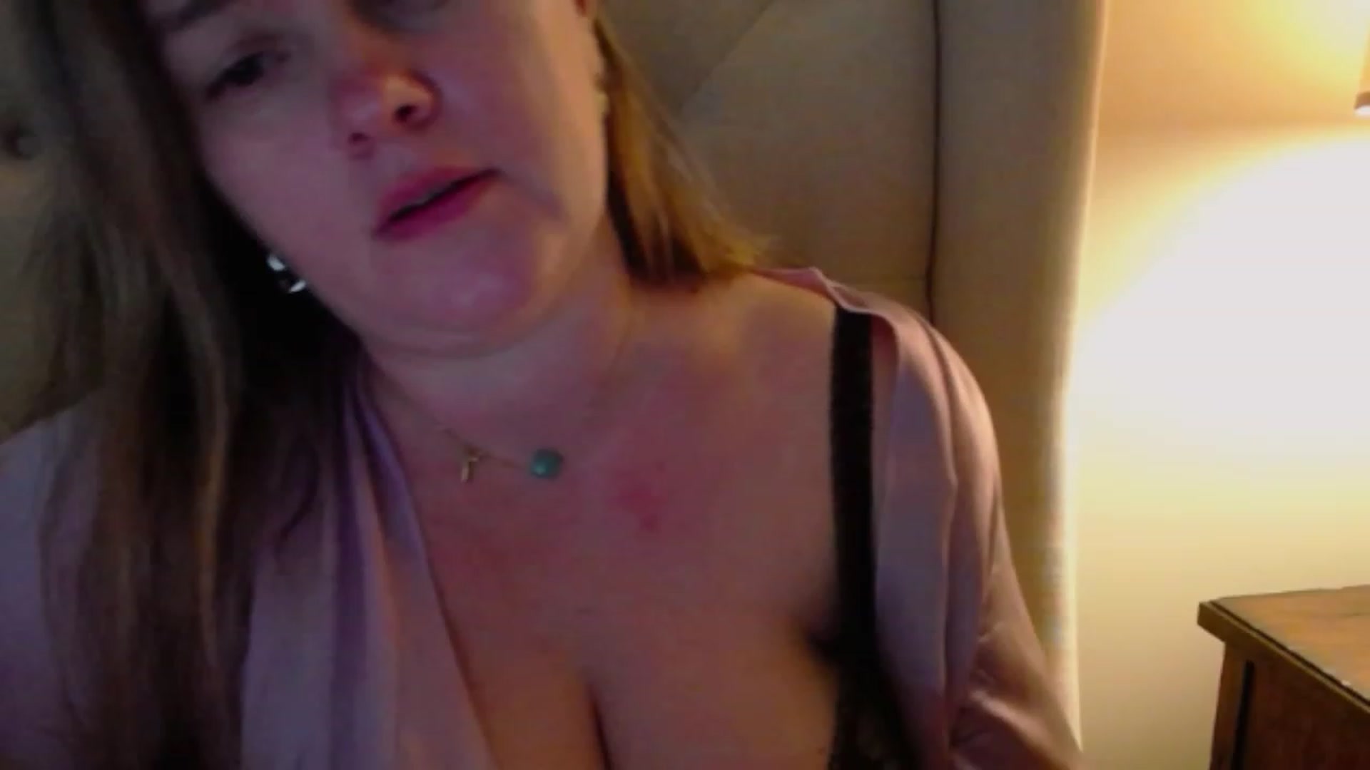 Gallery image thumbnail from J0llye's myfreecams stream on, 12/01/2023, 20:01 image 16 of 20