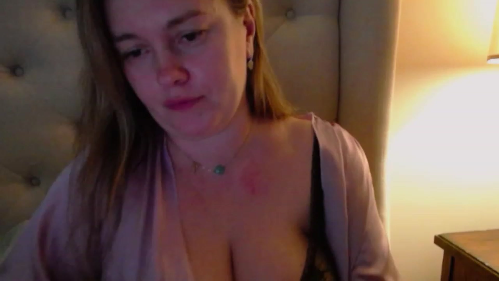 Gallery image thumbnail from J0llye's myfreecams stream on, 12/01/2023, 20:01 image 17 of 20