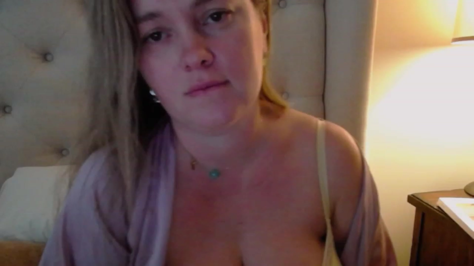 Gallery image thumbnail from J0llye's myfreecams stream on, 12/04/2023, 20:58 image 4 of 20