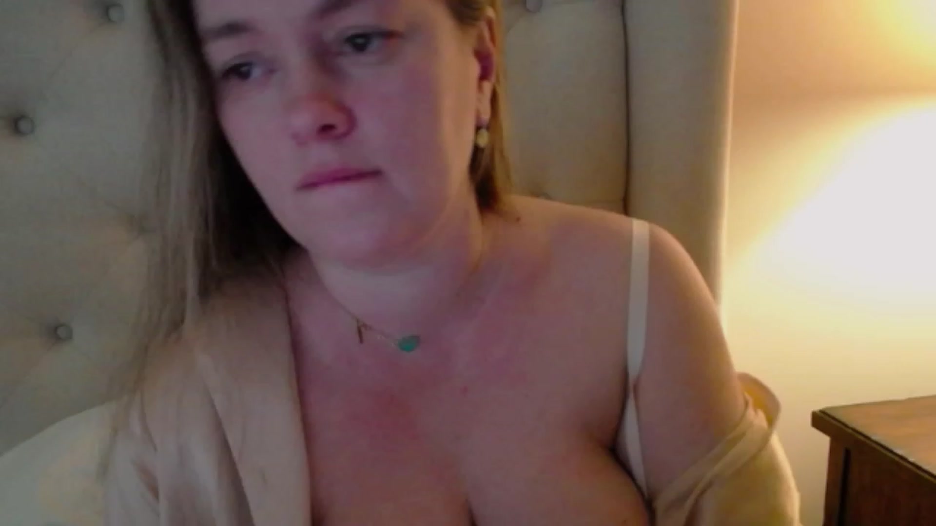 Gallery image thumbnail from J0llye's myfreecams stream on, 12/08/2023, 17:19 image 7 of 20