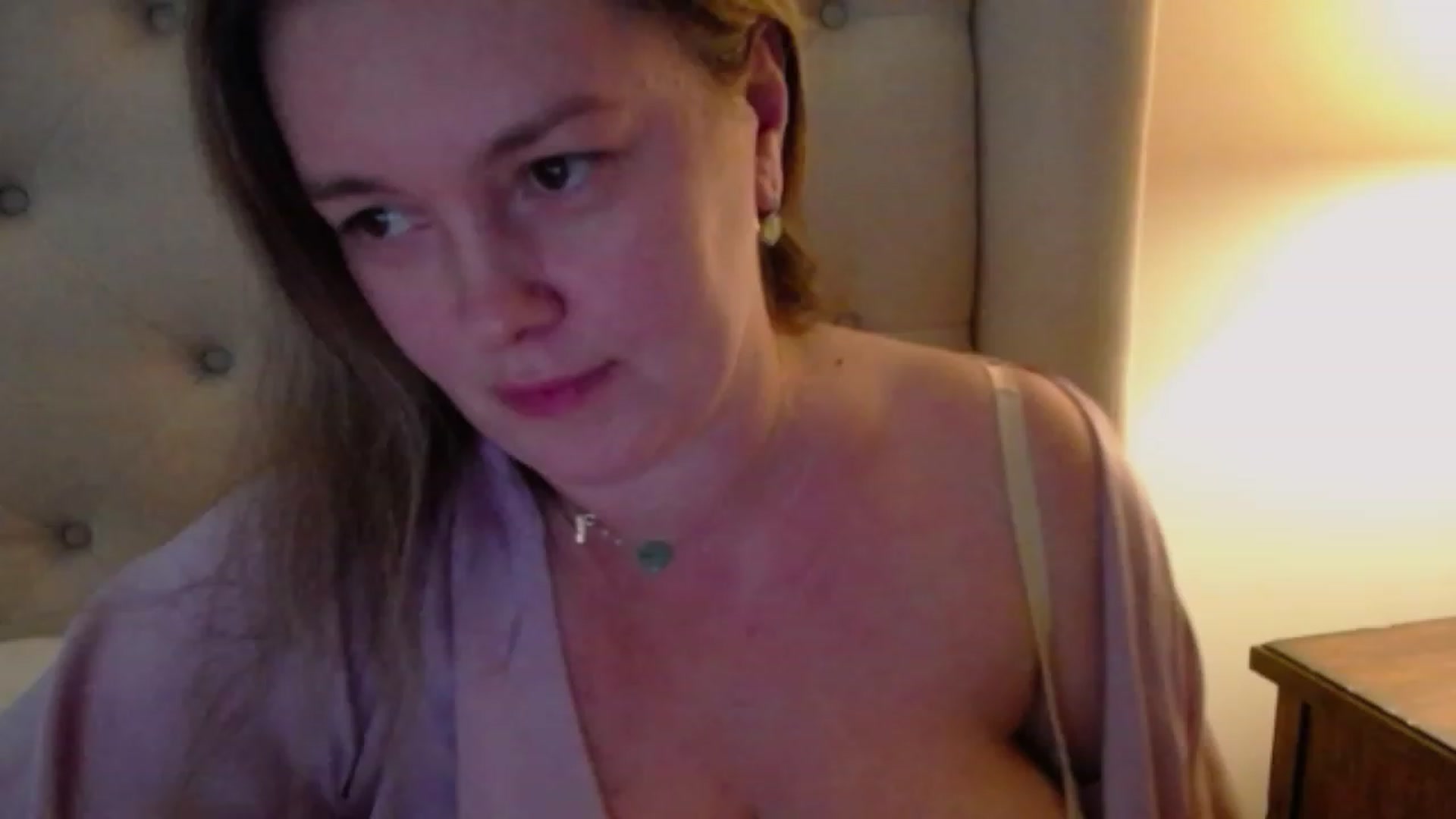 Gallery image thumbnail from J0llye's myfreecams stream on, 12/10/2023, 21:31 image 17 of 20