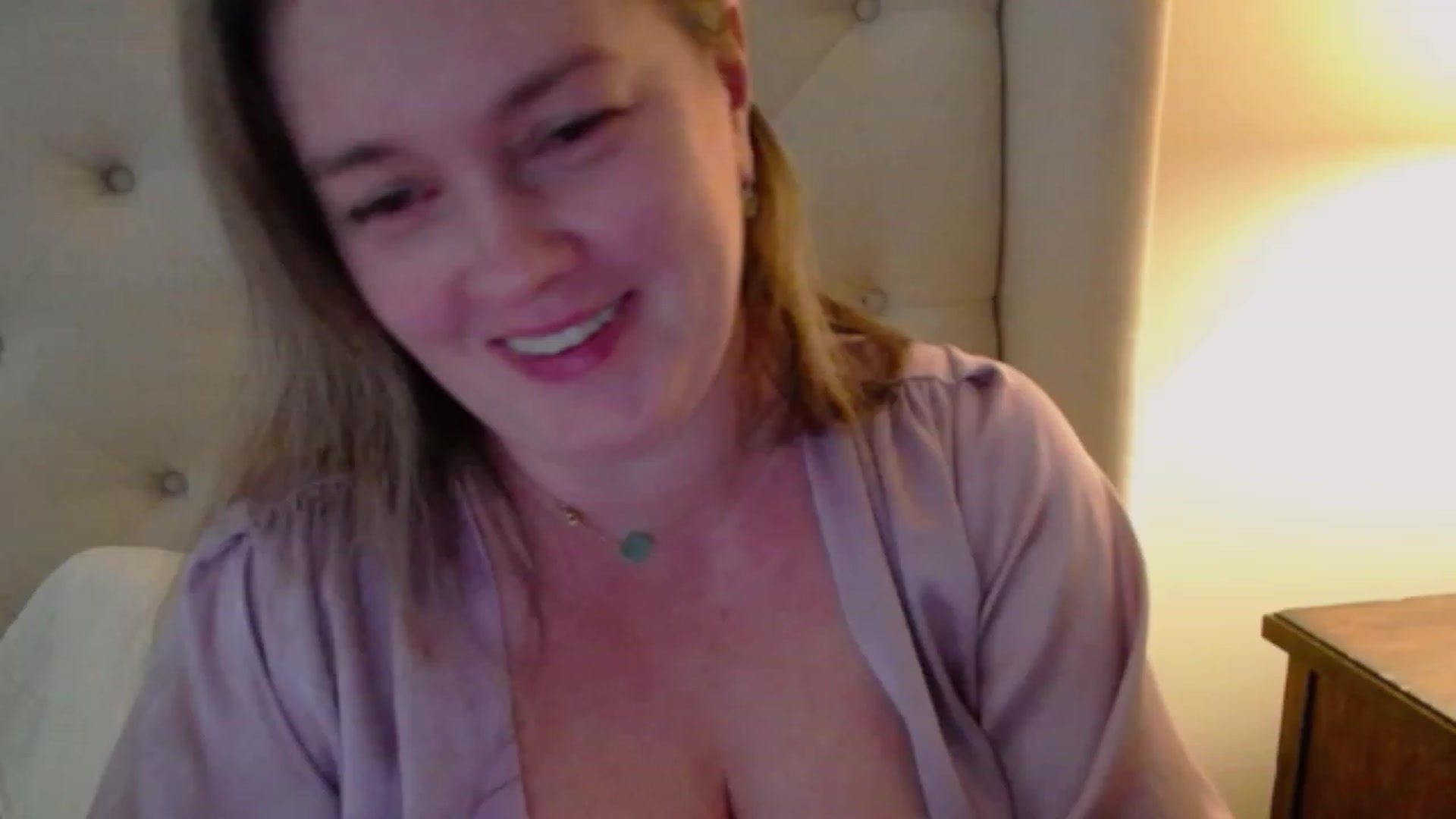 Gallery image thumbnail from J0llye's myfreecams stream on, 12/10/2023, 21:31 image 6 of 20