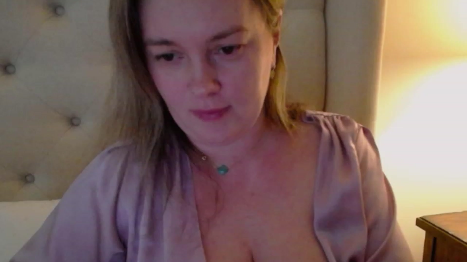 Gallery image thumbnail from J0llye's myfreecams stream on, 12/10/2023, 21:31 image 10 of 20