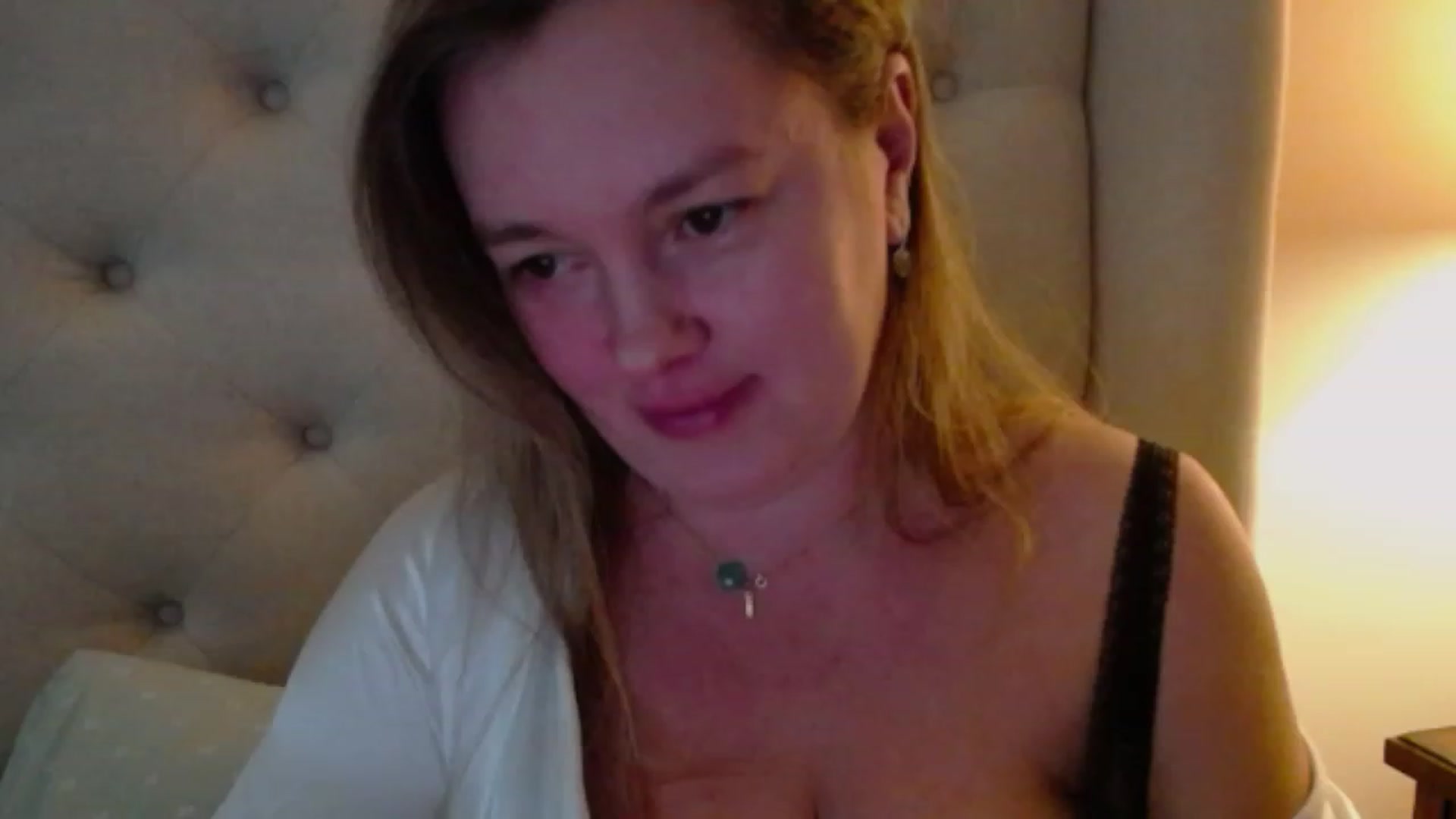 Gallery image thumbnail from J0llye's myfreecams stream on, 12/13/2023, 17:48 image 15 of 20