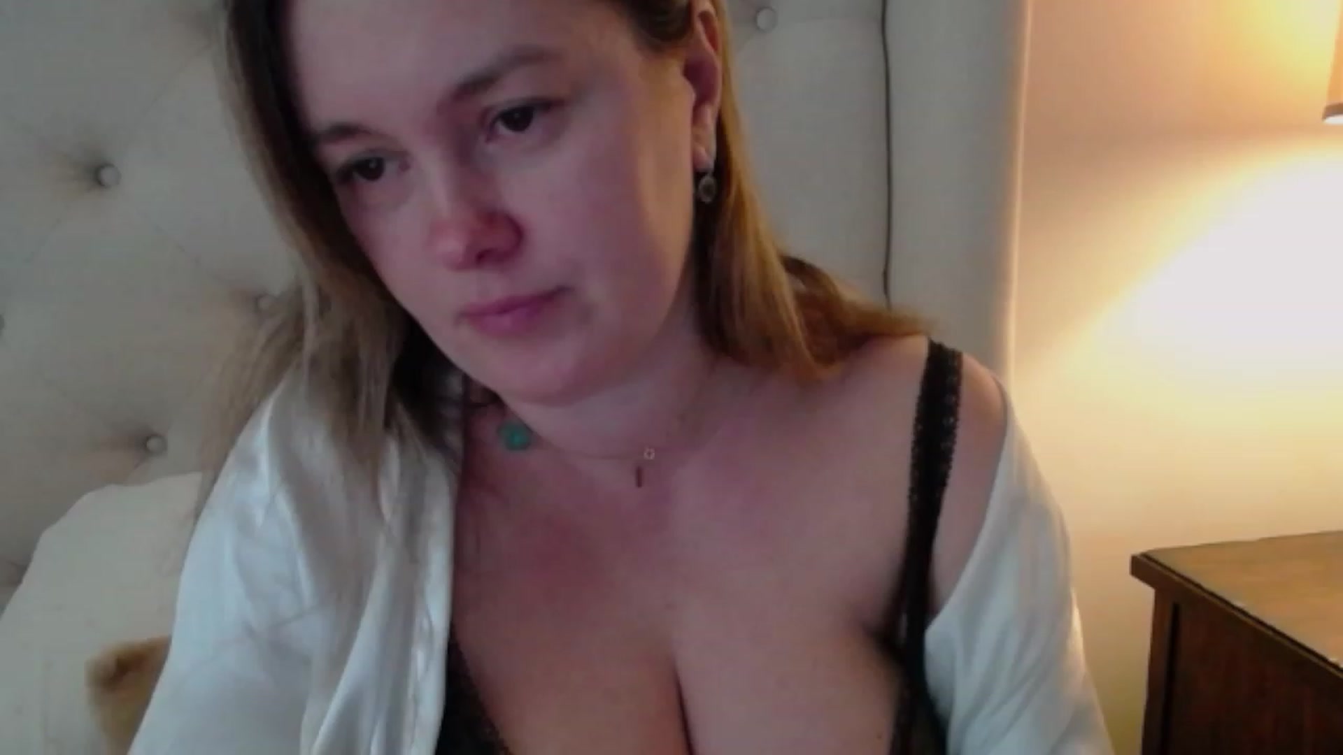 Gallery image thumbnail from J0llye's myfreecams stream on, 12/18/2023, 20:41 image 18 of 20
