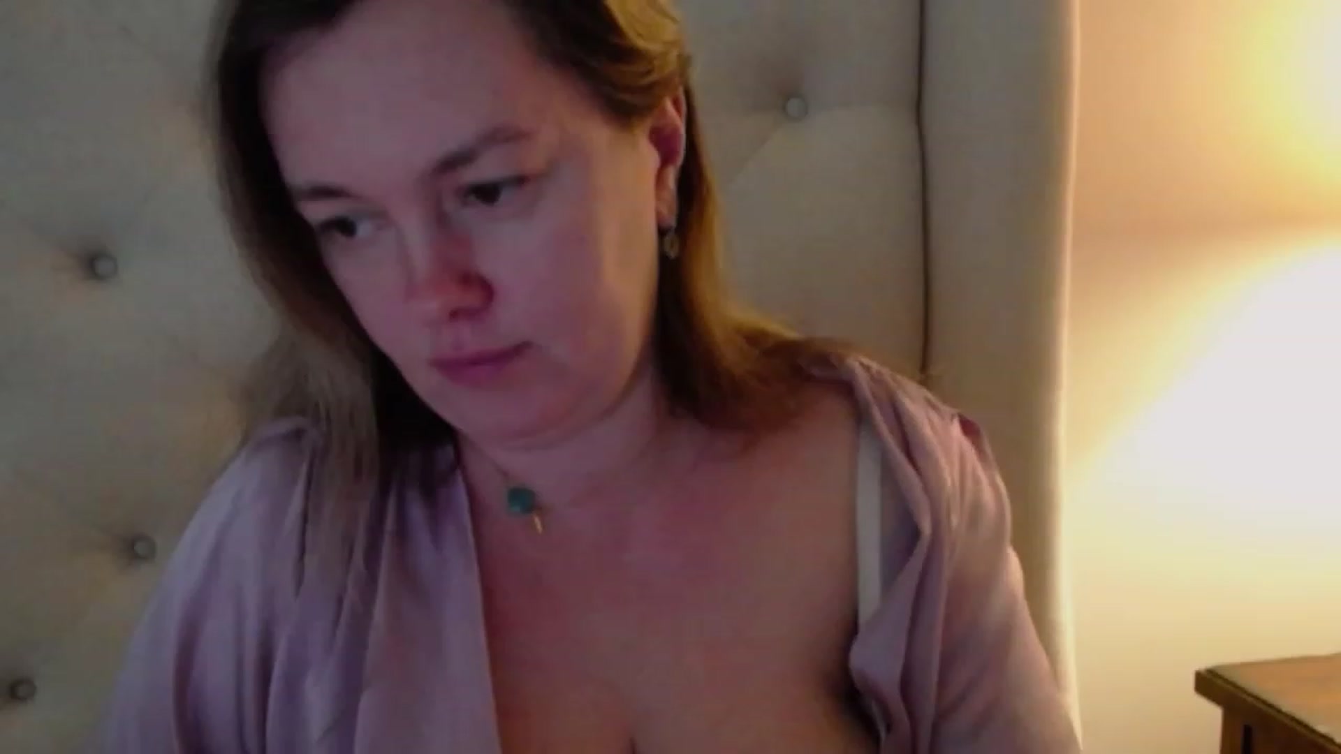 Gallery image thumbnail from J0llye's myfreecams stream on, 12/19/2023, 17:32 image 6 of 20