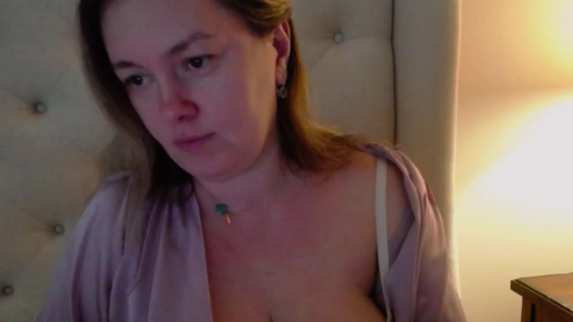 Gallery image thumbnail from J0llye's myfreecams stream on, 12/19/2023, 17:32 image 5 of 20