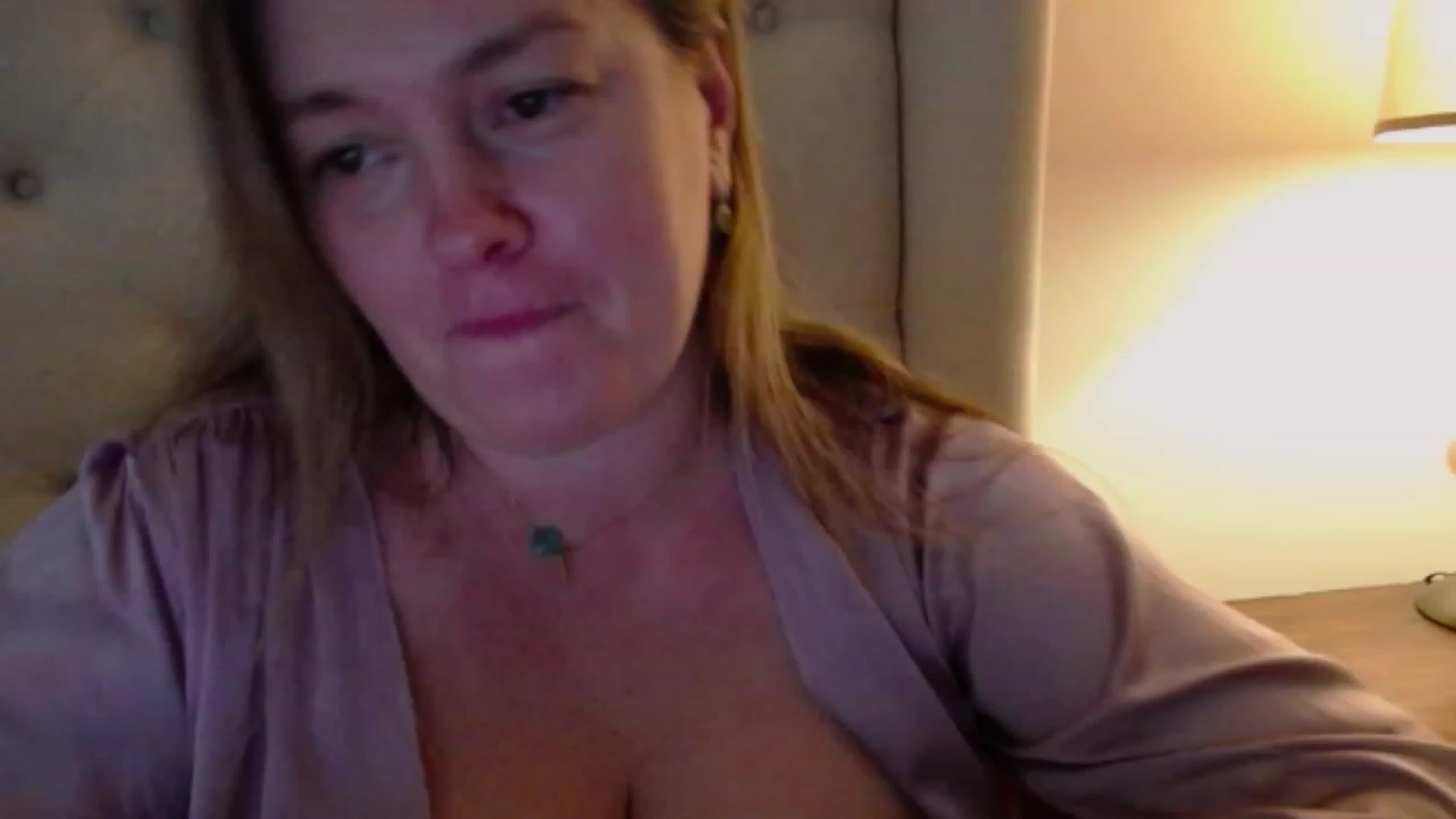Gallery image thumbnail from J0llye's myfreecams stream on, 12/19/2023, 20:43 image 16 of 20