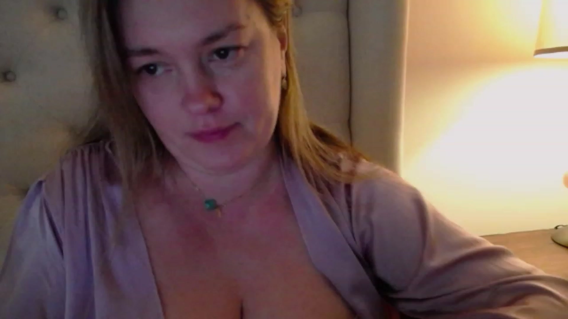 Gallery image thumbnail from J0llye's myfreecams stream on, 12/19/2023, 20:43 image 14 of 20