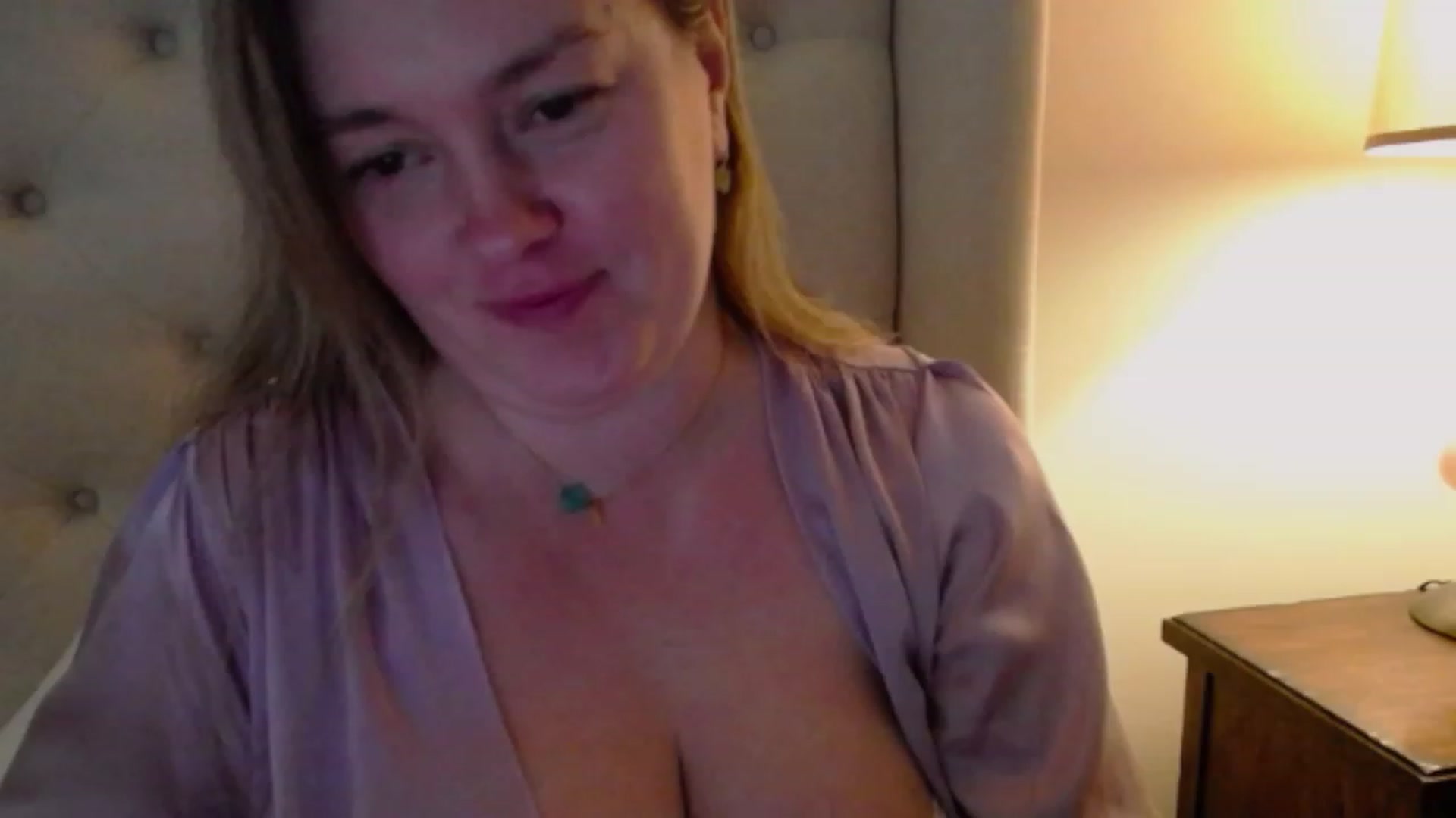 Gallery image thumbnail from J0llye's myfreecams stream on, 12/19/2023, 20:43 image 6 of 20