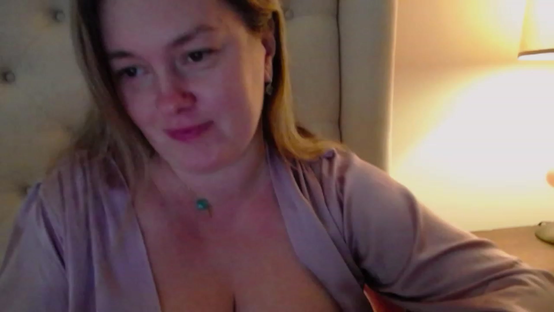 Gallery image thumbnail from J0llye's myfreecams stream on, 12/19/2023, 20:43 image 10 of 20