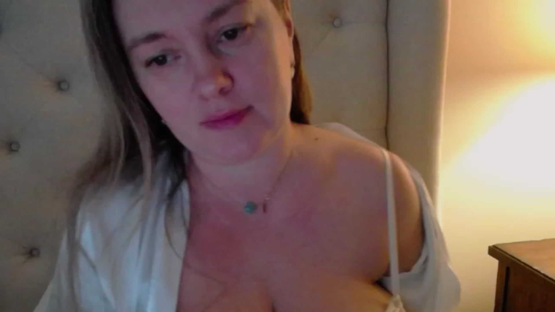 Gallery image thumbnail from J0llye's myfreecams stream on, 12/20/2023, 17:04 image 15 of 20