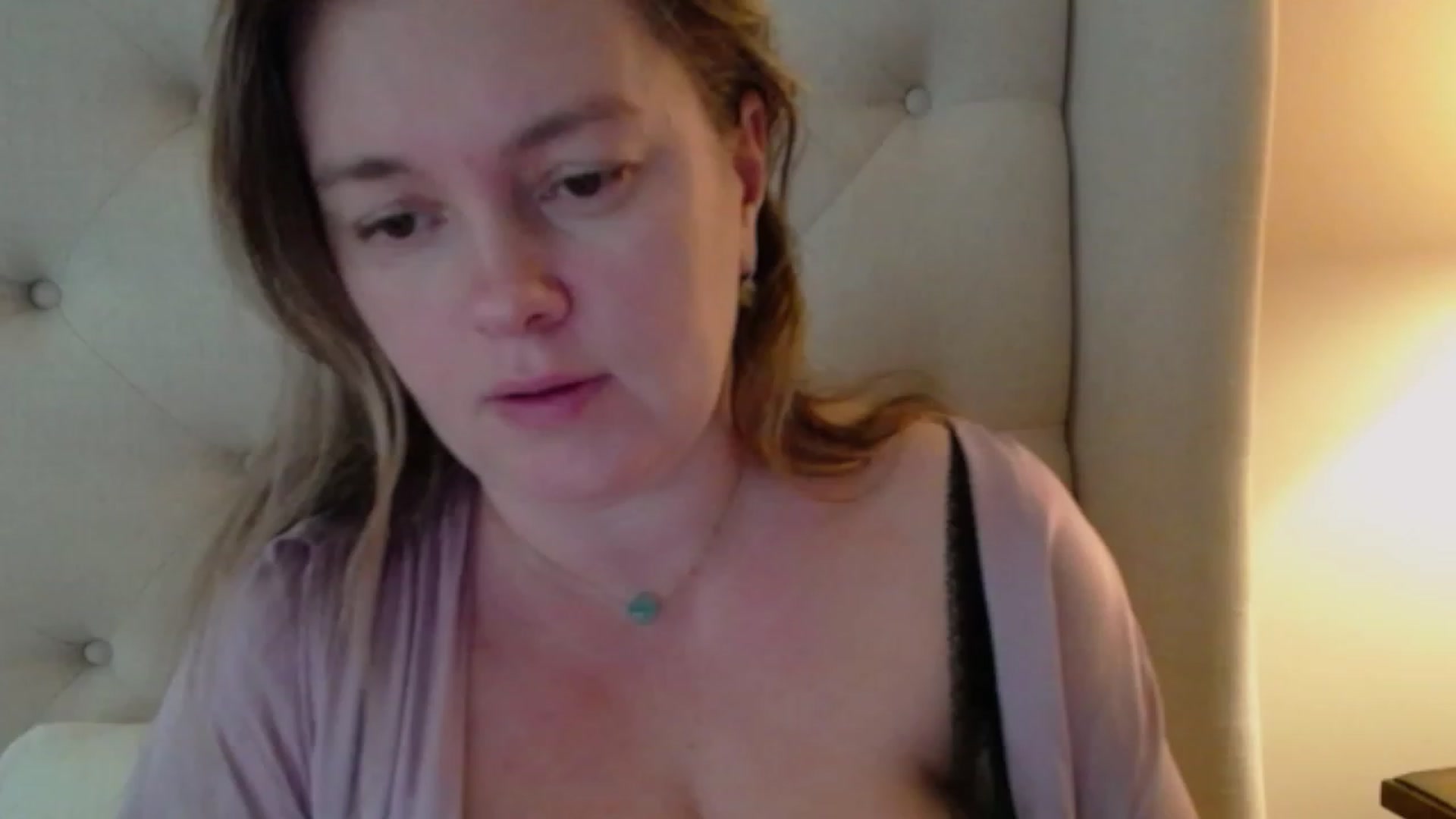 Gallery image thumbnail from J0llye's myfreecams stream on, 12/21/2023, 17:29 image 5 of 20
