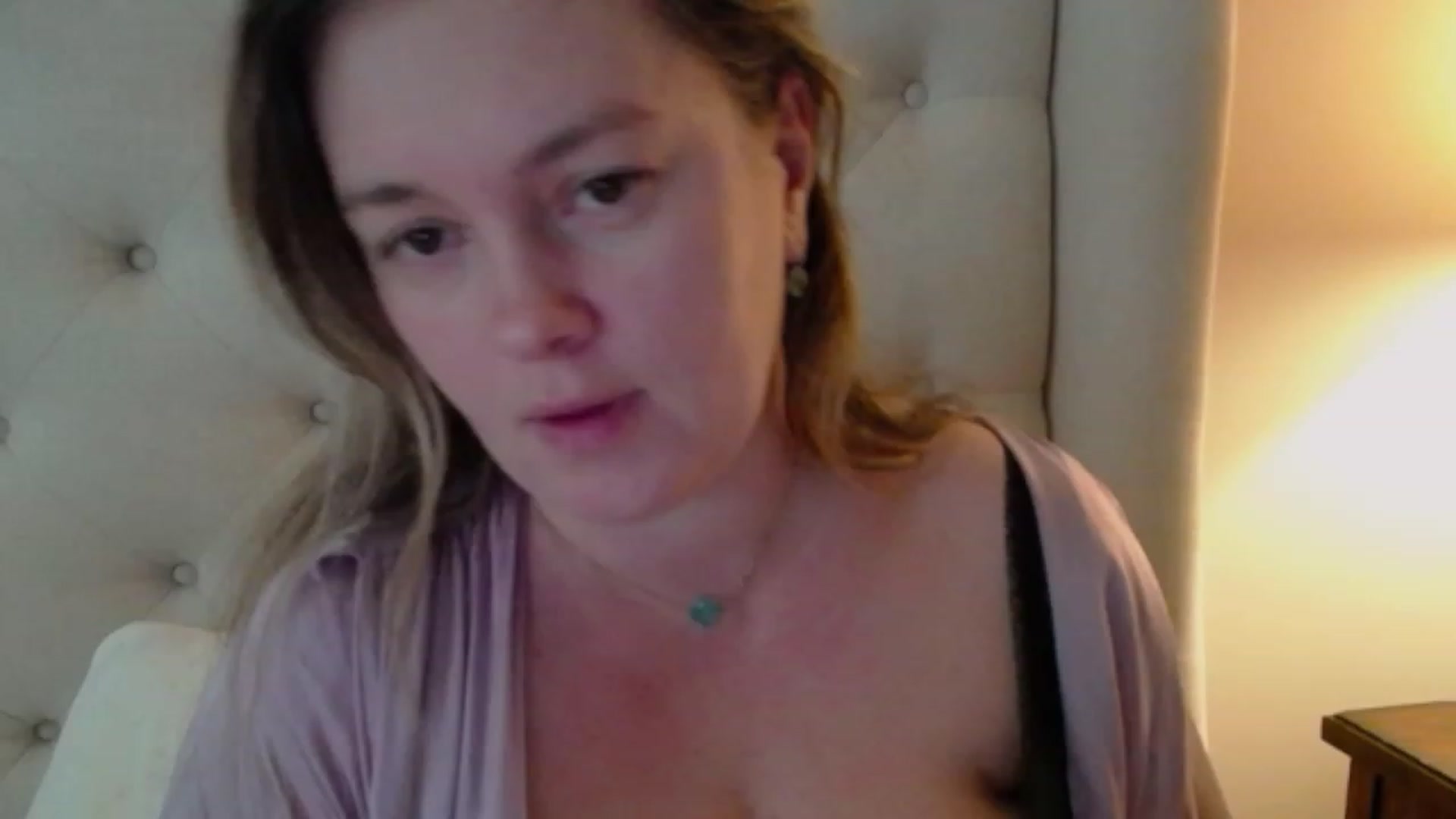 Gallery image thumbnail from J0llye's myfreecams stream on, 12/21/2023, 17:29 image 4 of 20