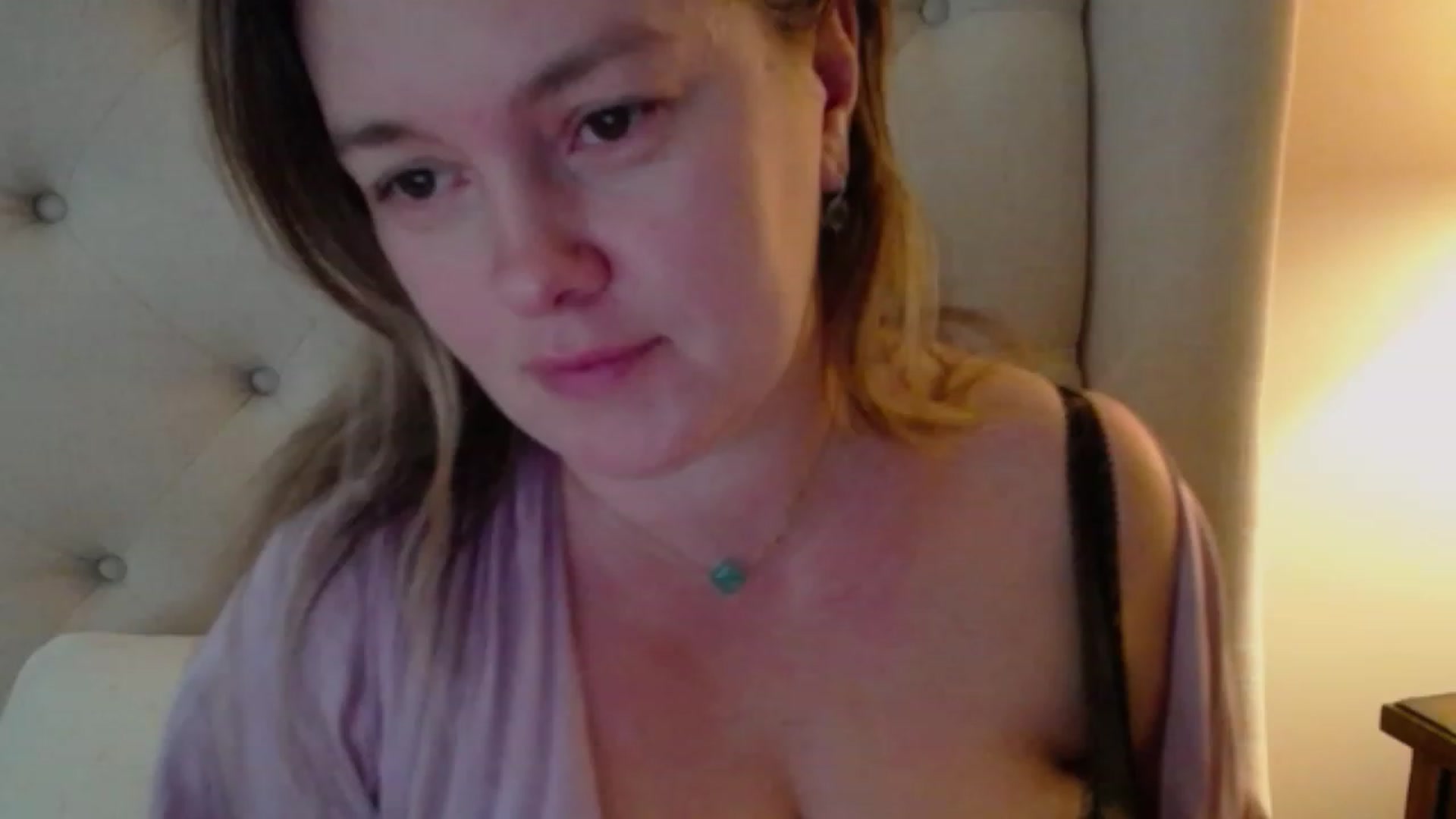 Gallery image thumbnail from J0llye's myfreecams stream on, 12/21/2023, 17:29 image 15 of 20