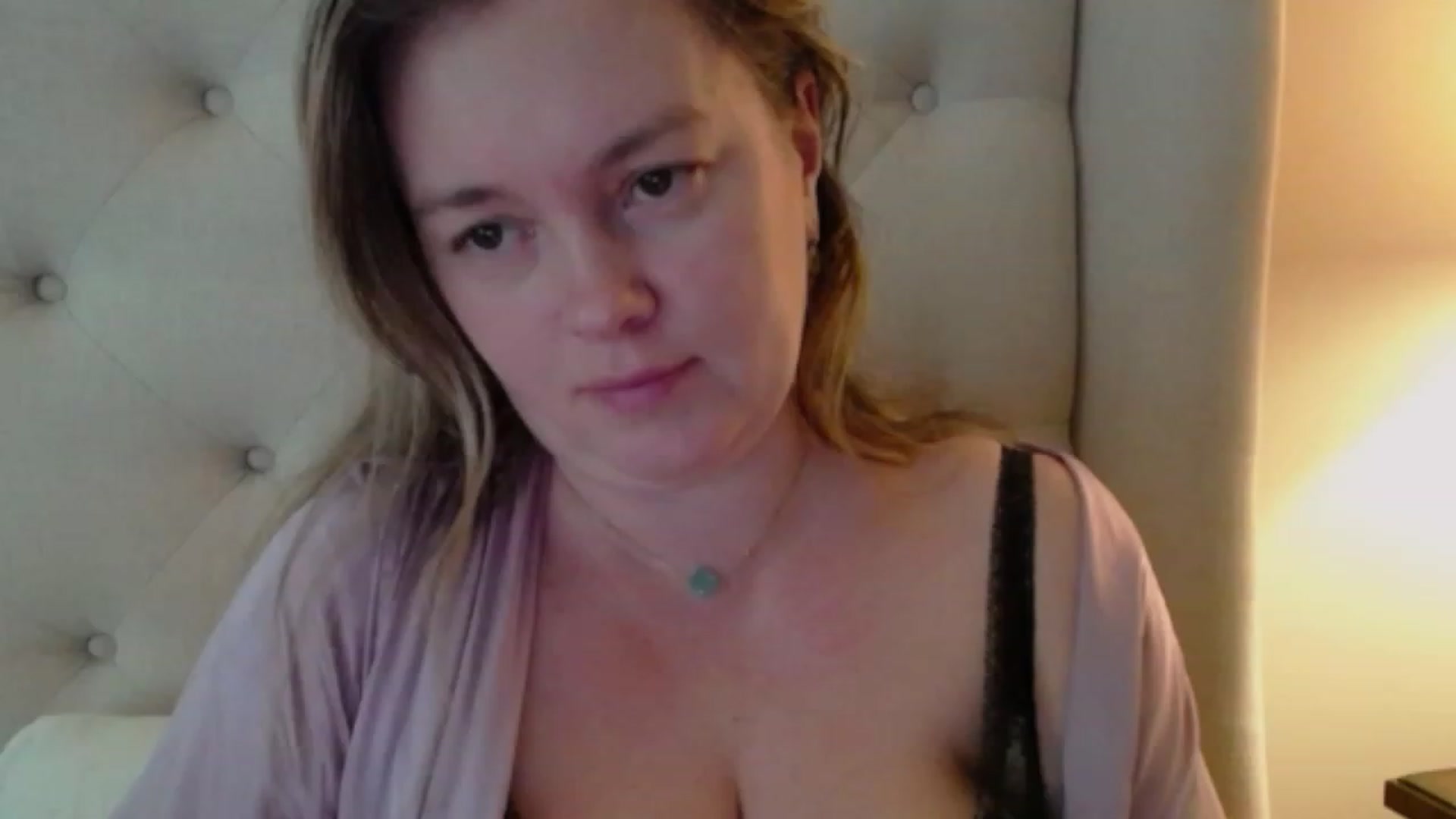 Gallery image thumbnail from J0llye's myfreecams stream on, 12/21/2023, 17:29 image 7 of 20