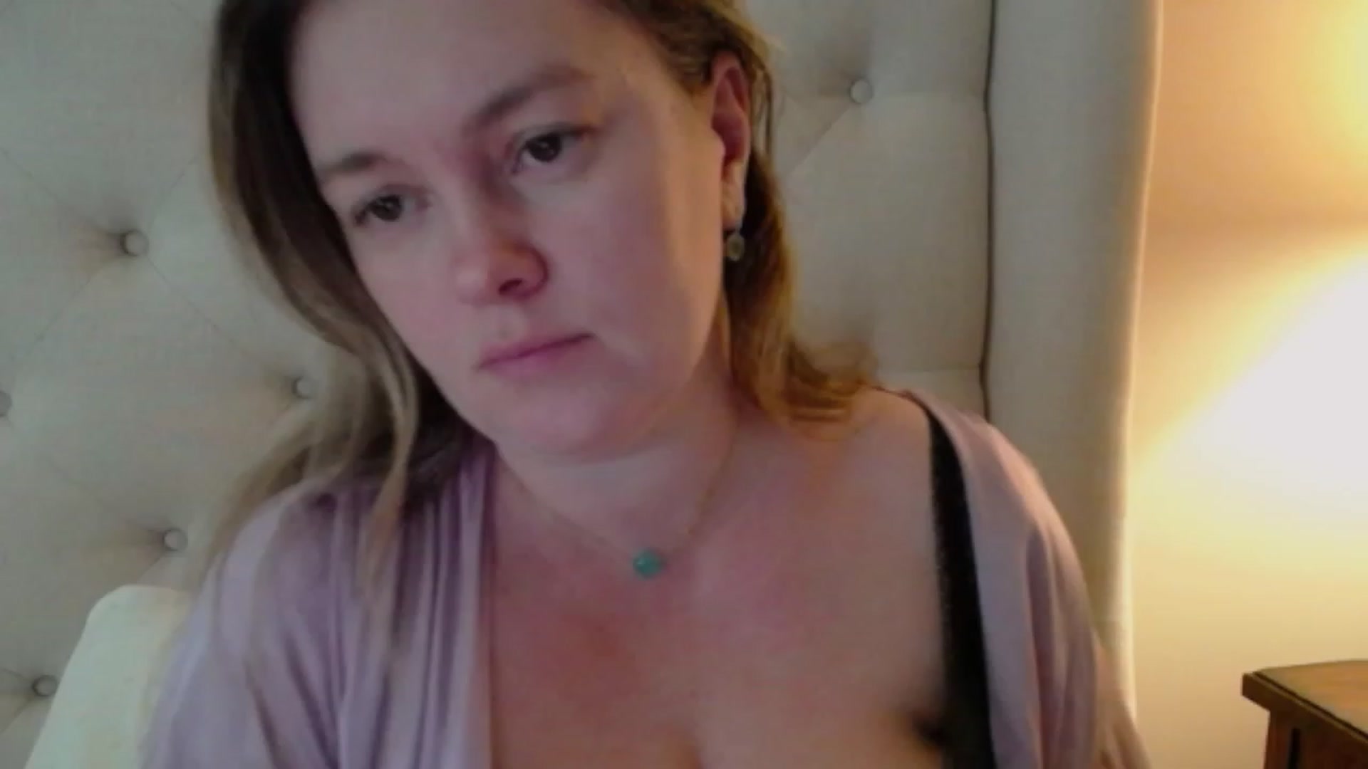 Gallery image thumbnail from J0llye's myfreecams stream on, 12/21/2023, 17:29 image 3 of 20