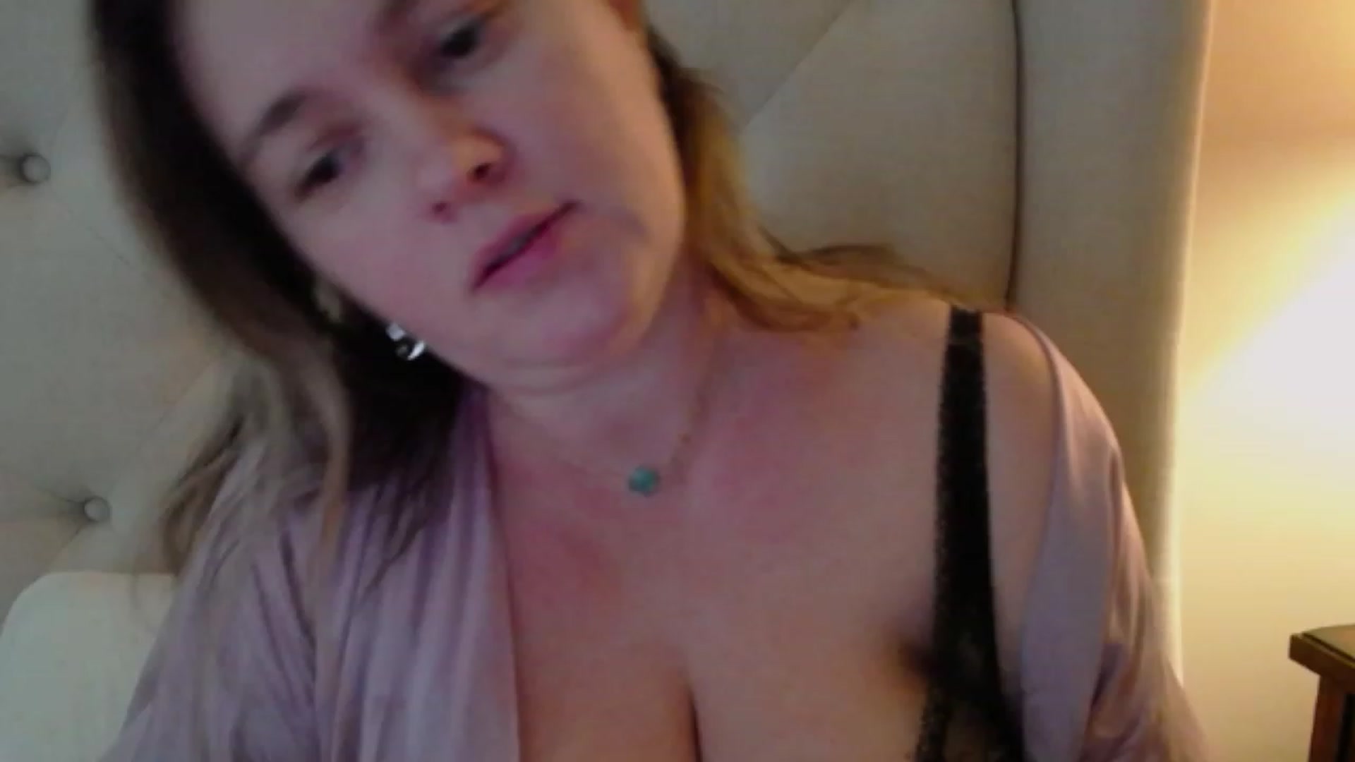 Gallery image thumbnail from J0llye's myfreecams stream on, 12/21/2023, 17:29 image 17 of 20