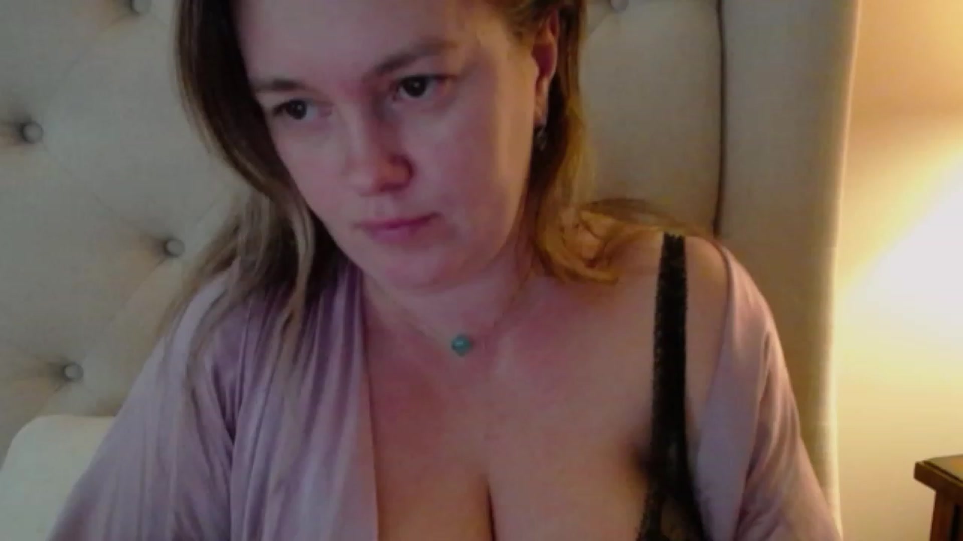Gallery image thumbnail from J0llye's myfreecams stream on, 12/21/2023, 17:29 image 18 of 20
