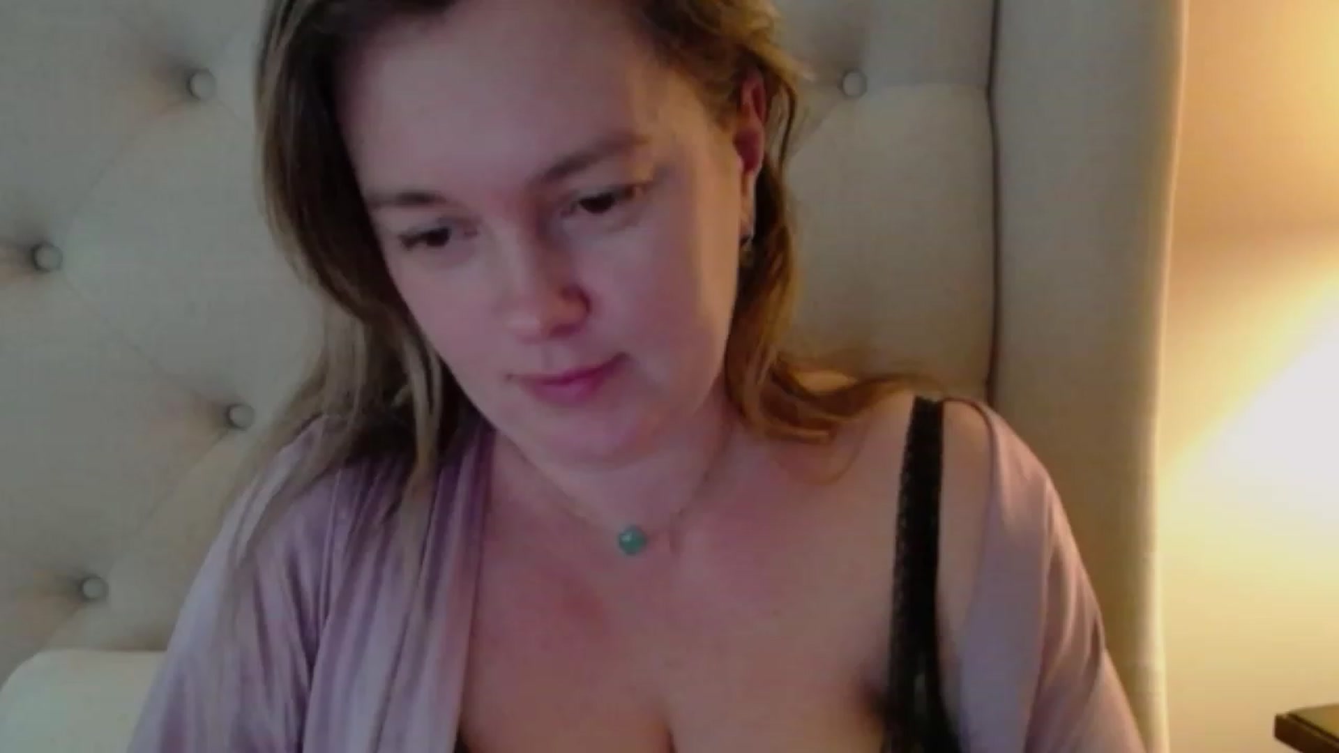 Gallery image thumbnail from J0llye's myfreecams stream on, 12/21/2023, 17:29 image 10 of 20