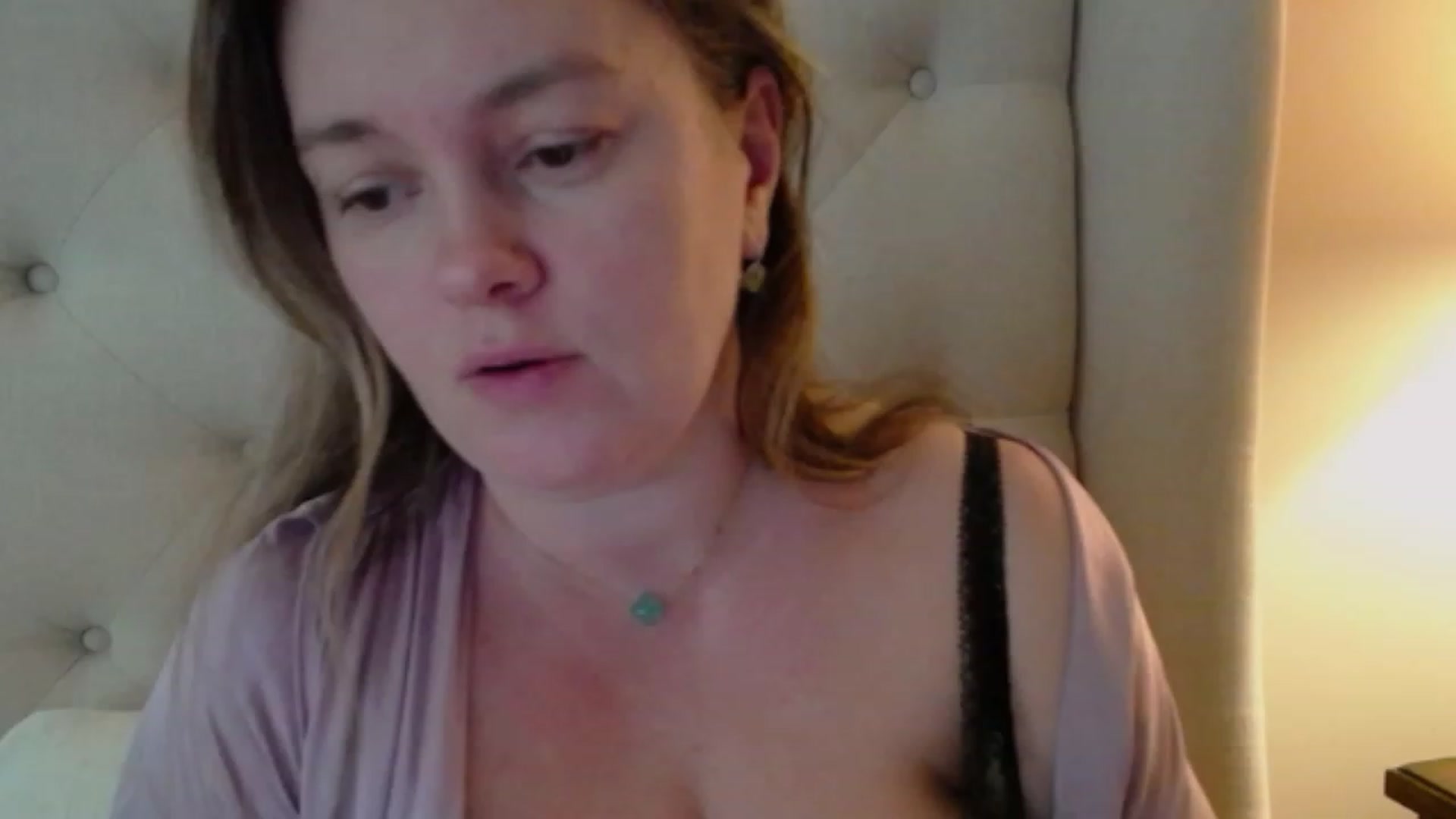 Gallery image thumbnail from J0llye's myfreecams stream on, 12/21/2023, 17:29 image 6 of 20