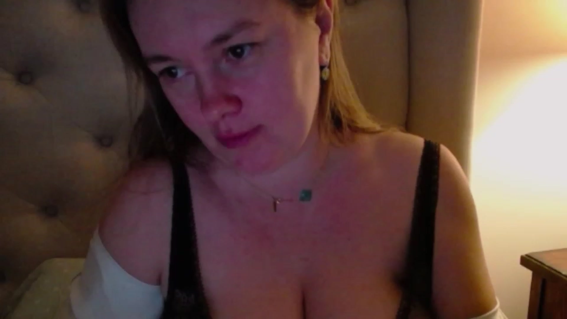 Gallery image thumbnail from J0llye's myfreecams stream on, 12/31/2023, 05:35 image 3 of 20