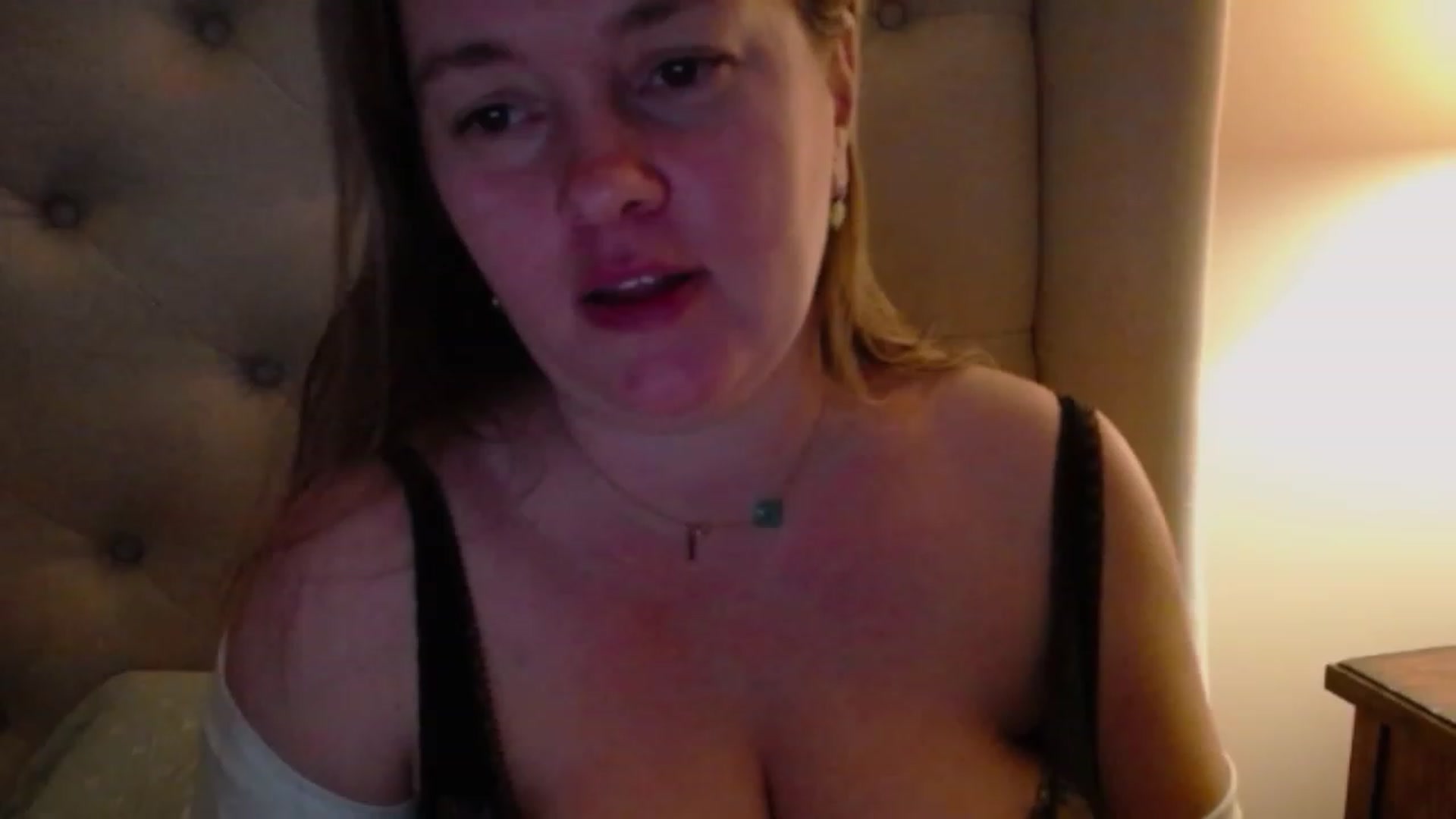 Gallery image thumbnail from J0llye's myfreecams stream on, 12/31/2023, 05:35 image 6 of 20