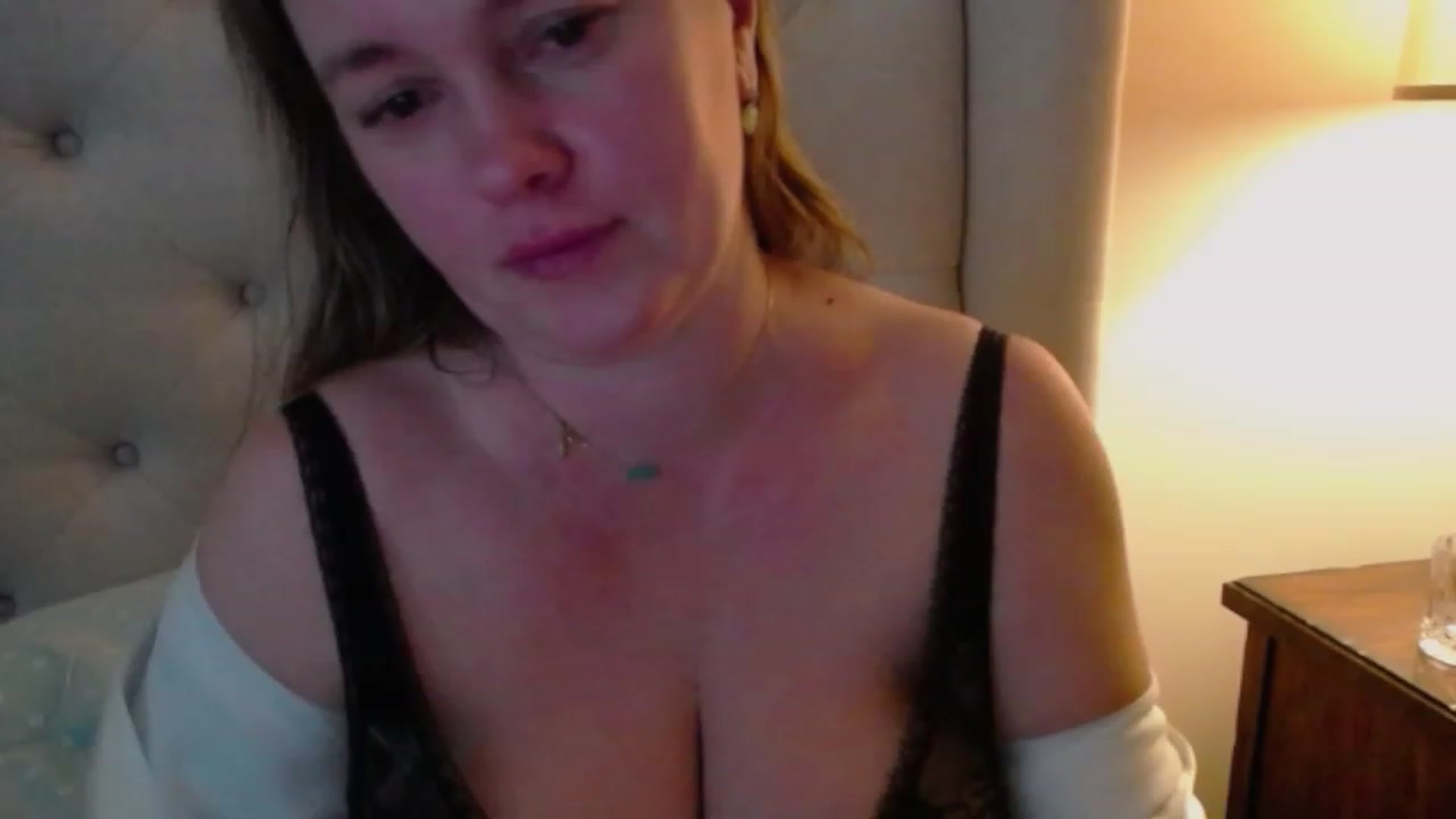 Gallery image thumbnail from J0llye's myfreecams stream on, 01/02/2024, 21:21 image 14 of 20