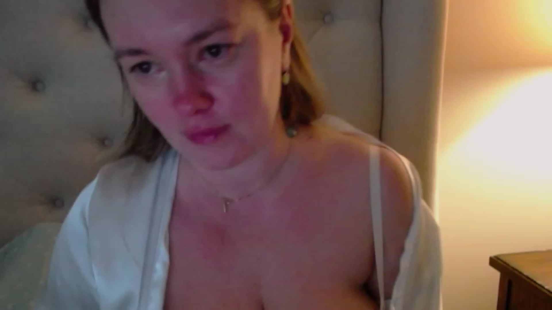 Gallery image thumbnail from J0llye's myfreecams stream on, 01/03/2024, 20:19 image 2 of 20