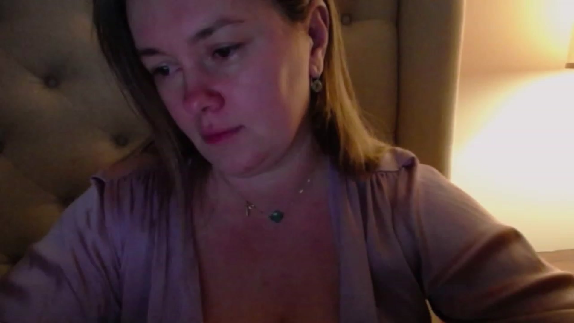 Gallery image thumbnail from J0llye's myfreecams stream on, 01/05/2024, 04:23 image 16 of 20