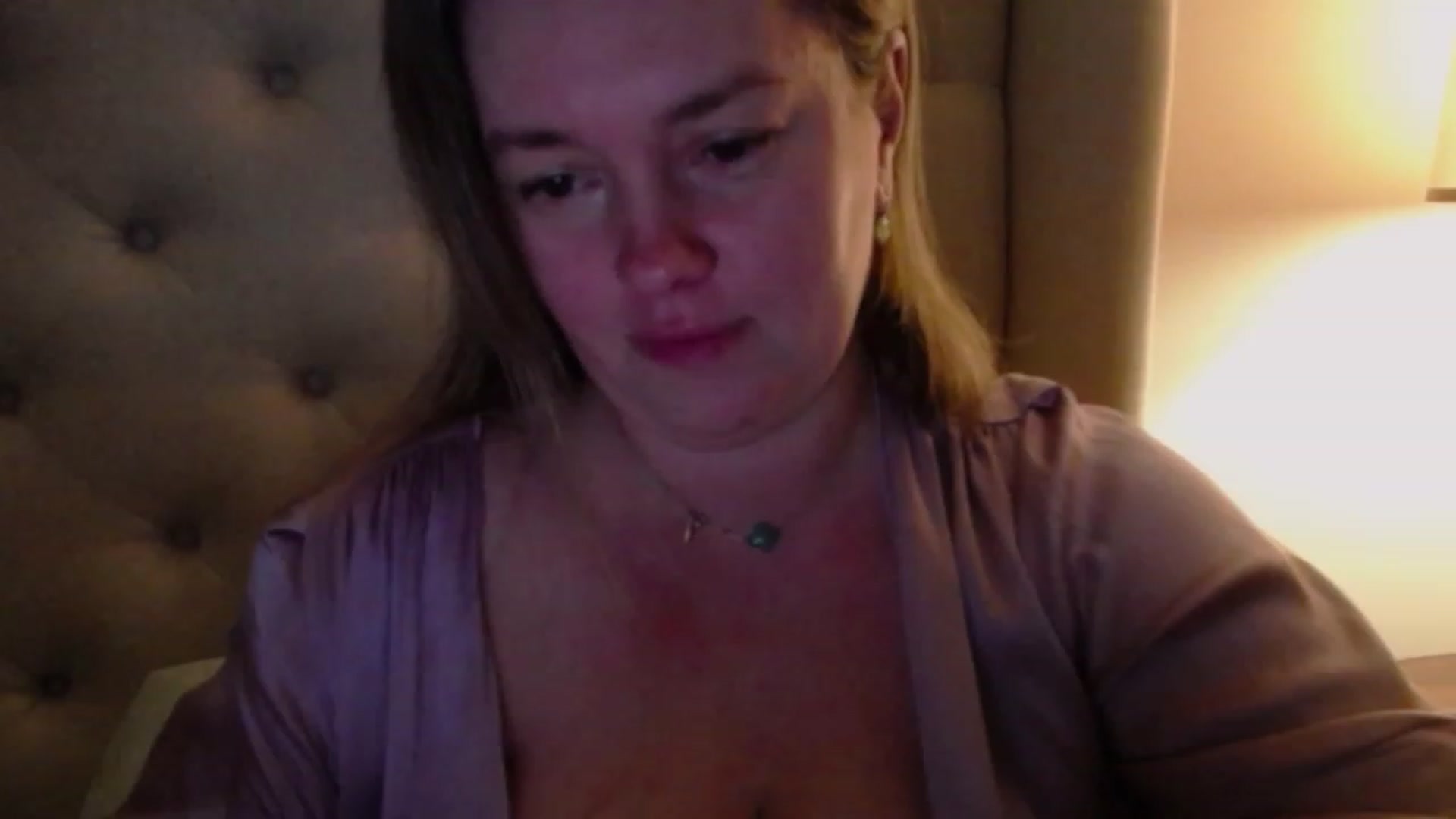Gallery image thumbnail from J0llye's myfreecams stream on, 01/05/2024, 04:23 image 6 of 20